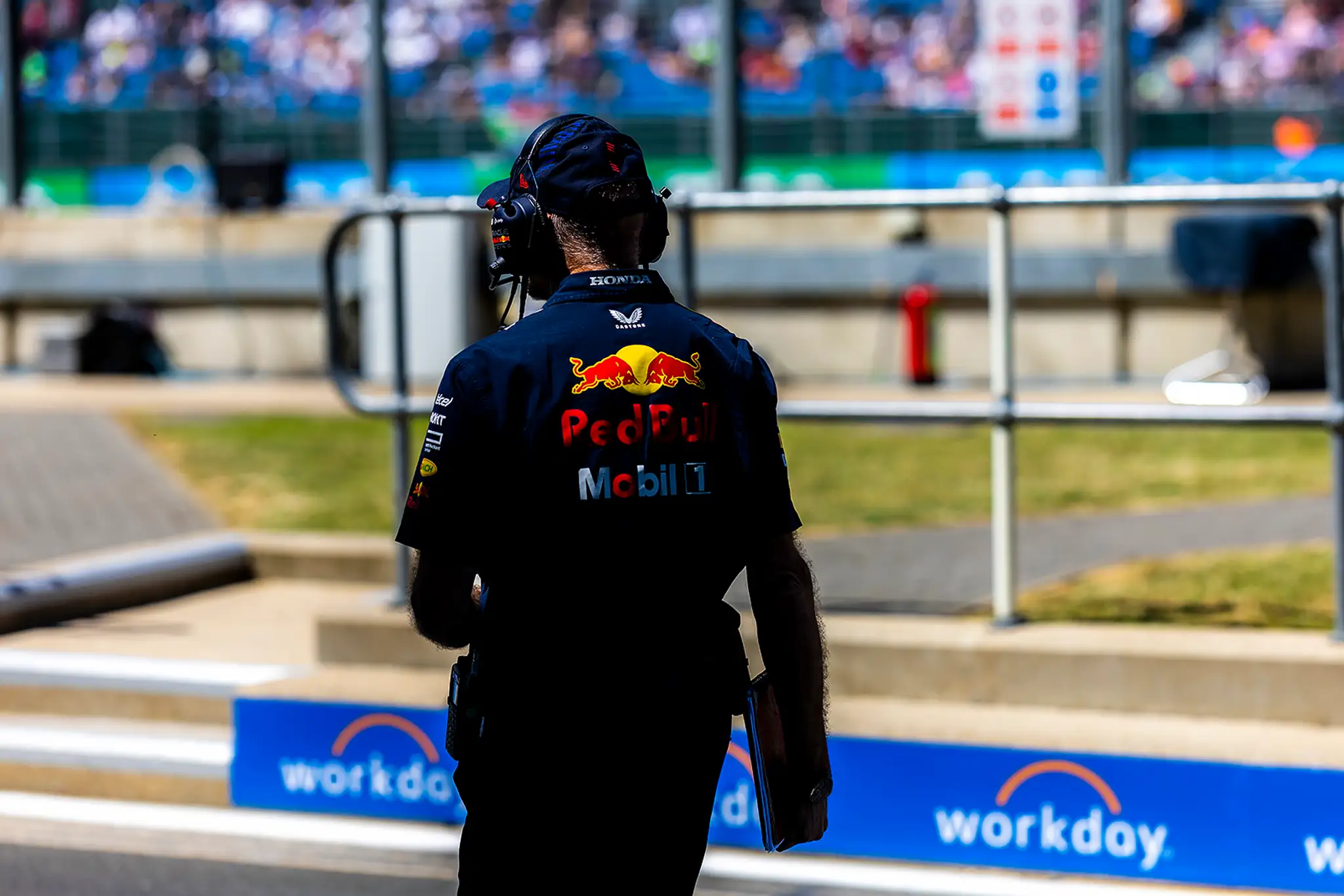 Inžinier tímu Red Bull Adrian Newey.