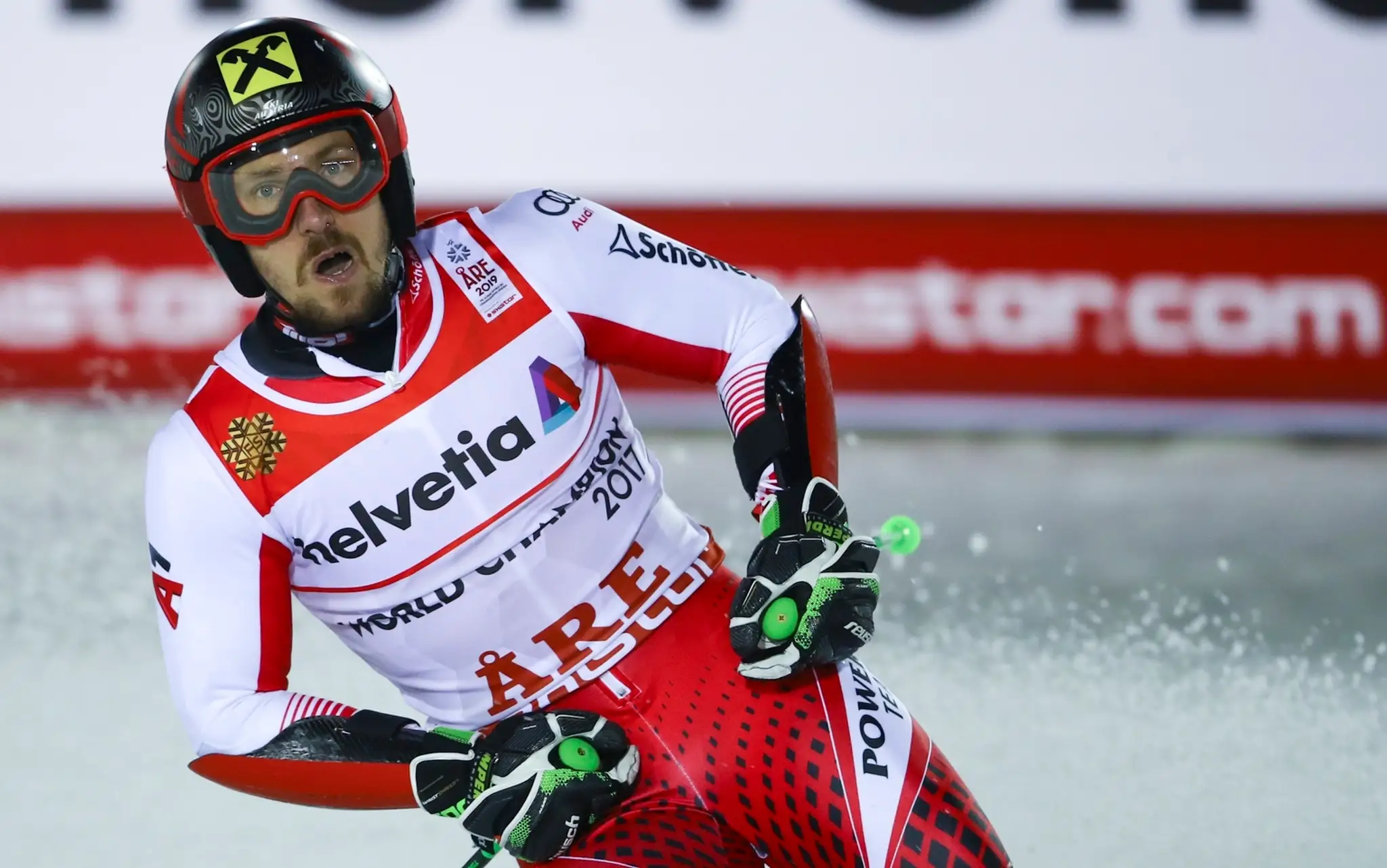 Alpský lyžiar Loic Meillard reaguje v cieli obrovského slalomu na MS v Are.