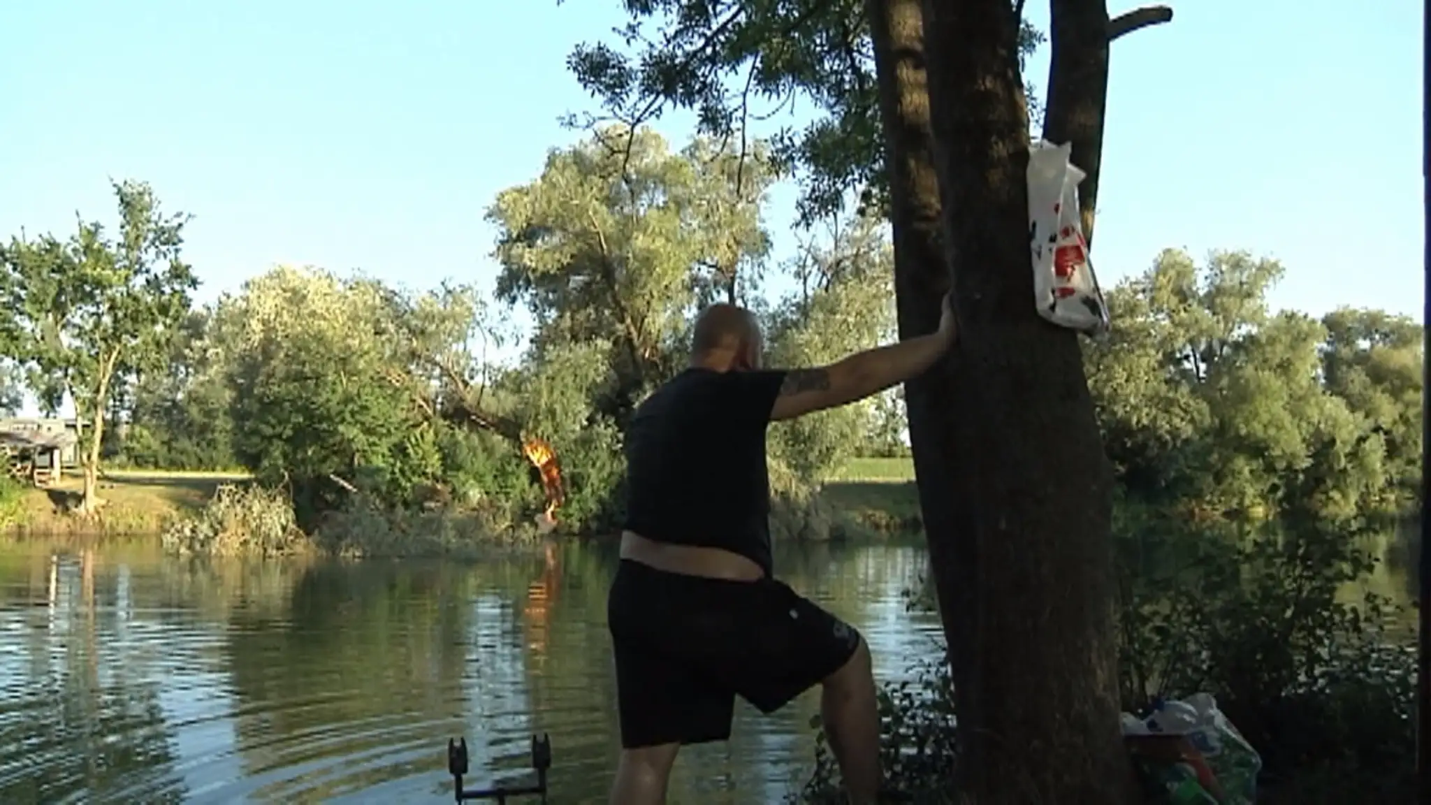 Pomohol mu statočný kamarát.