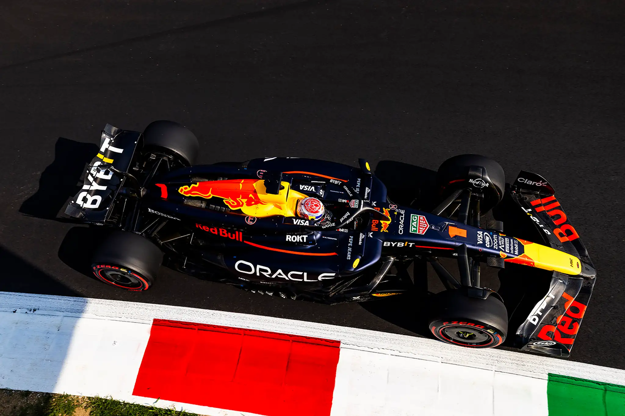 Holanďan Max Verstappen nemohol byť po sobote spokojný.