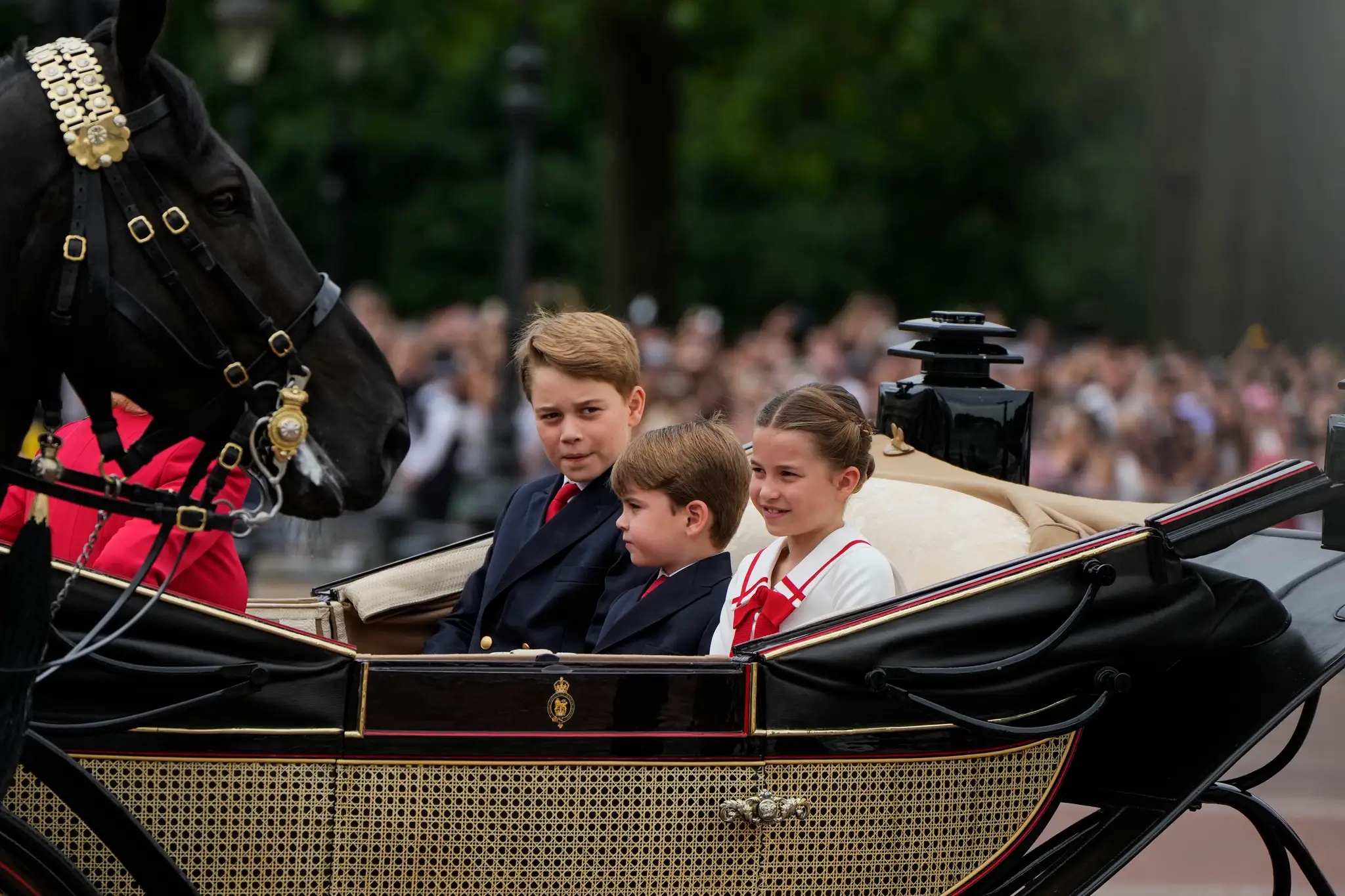 Britský princ George, princ Louis a princezná Charlotte.