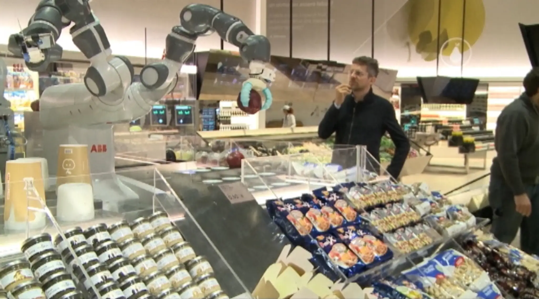 Supermarket budúcnosti obsluhujú stroje