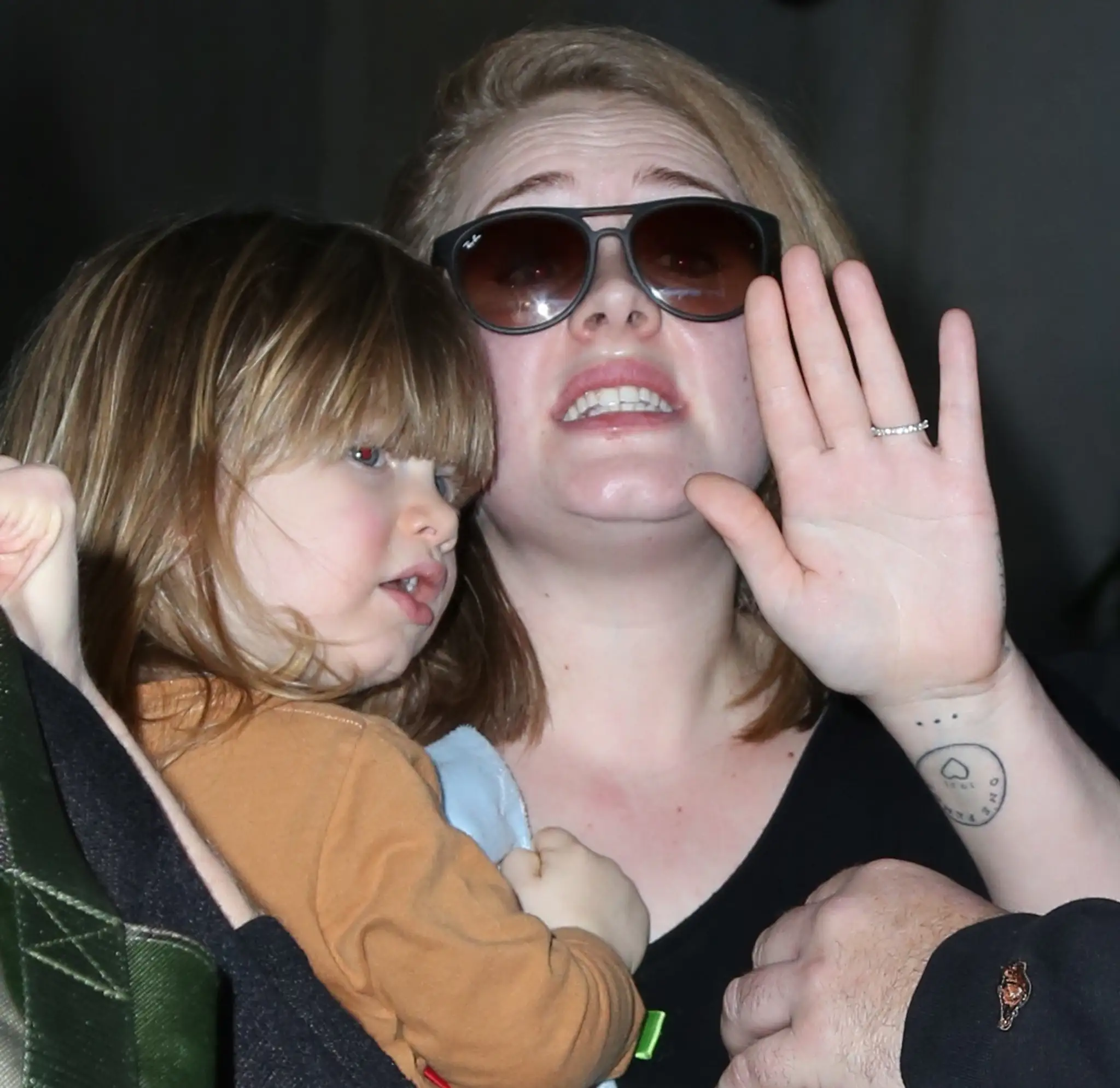 Adele so synom Angelom.