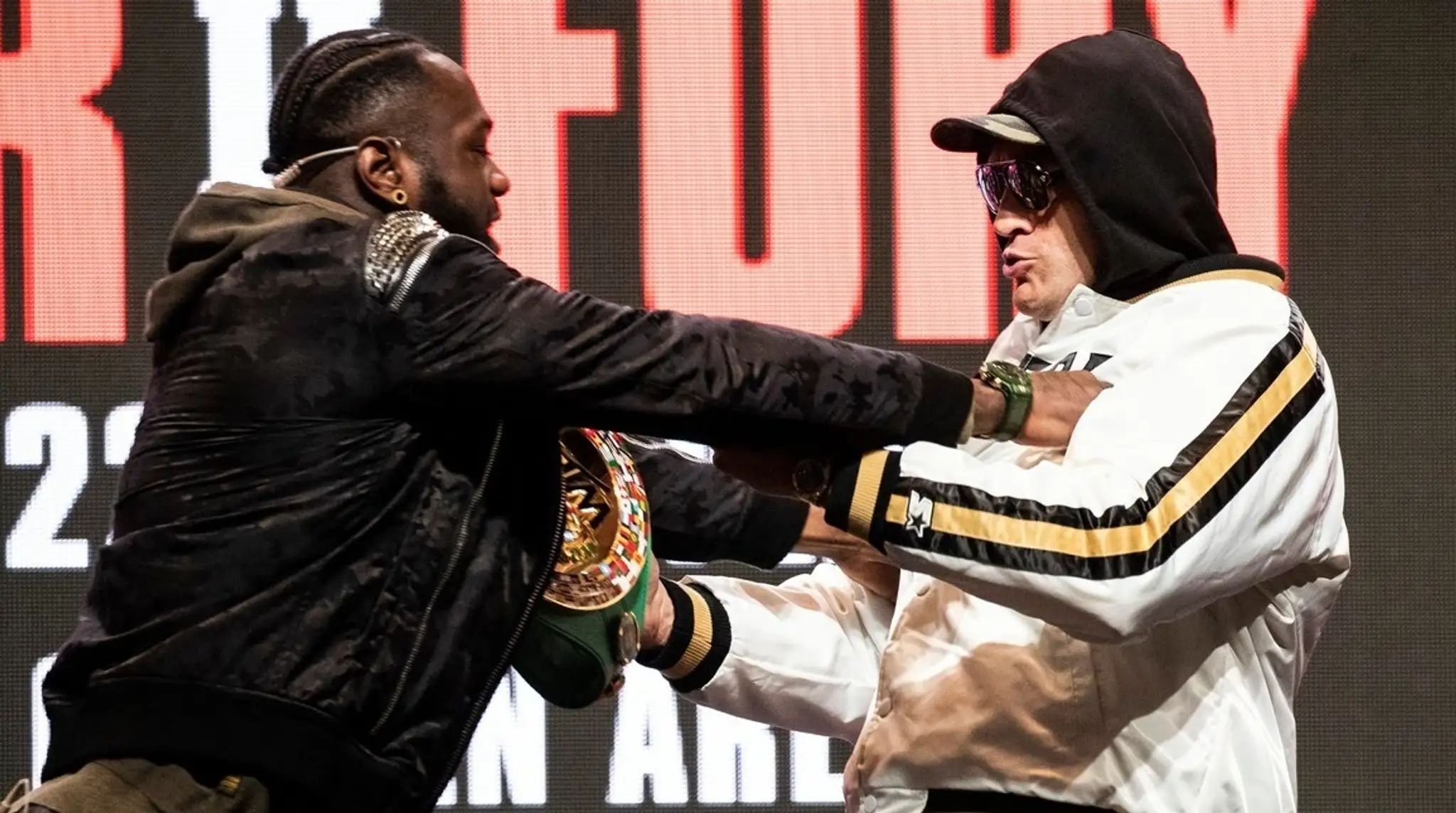 Deontay Wilder a Tyson Fury na poslednej predzápasovej tlačovej konferencii.