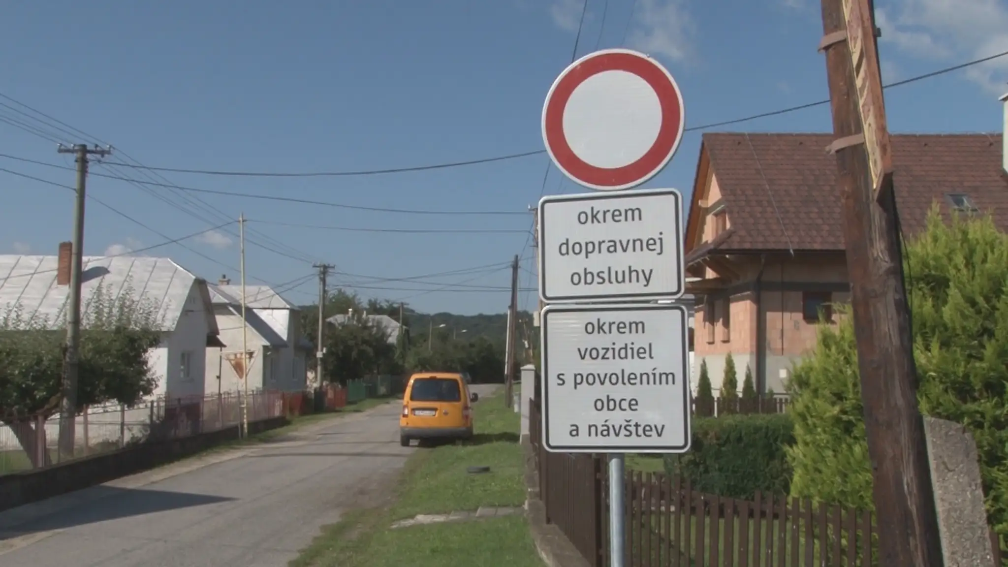 Jedna z ulíc v Ladomirovej.
