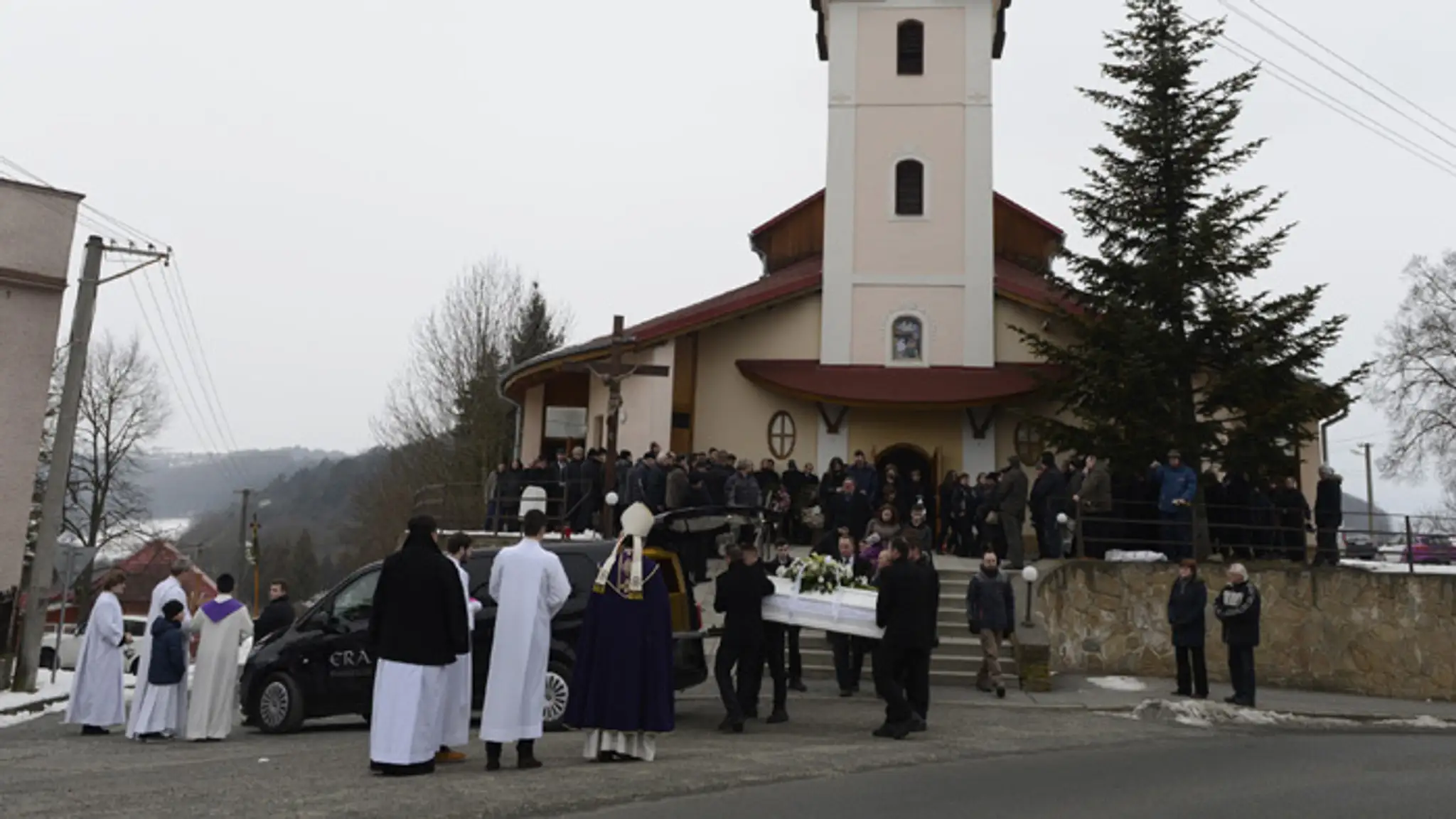 Posledná rozlúčka s Martinou Kušnírovou v obci Gregorovce pri Prešove.