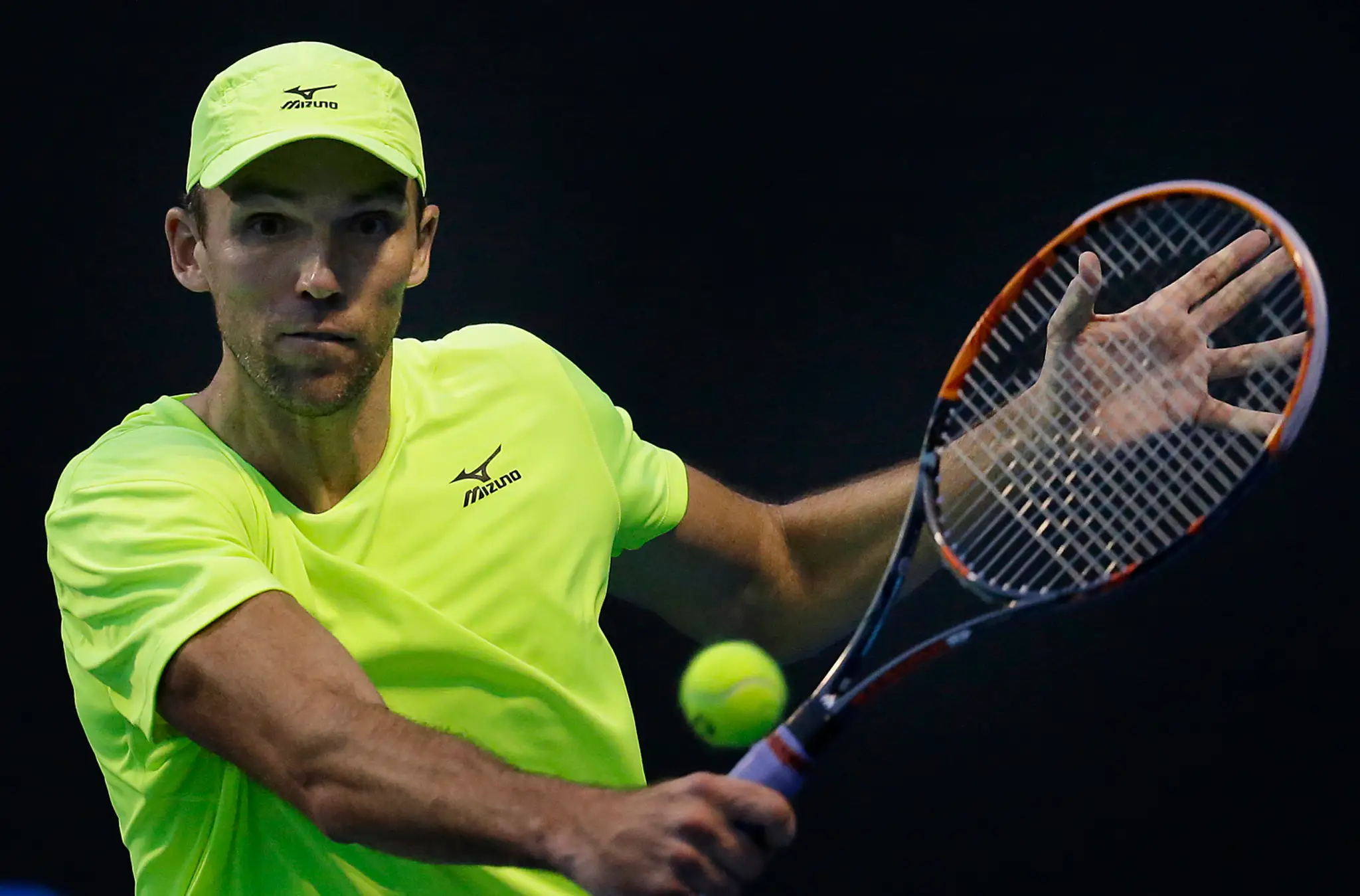 Ivo Karlovič počas duelu 1. kola Australian Open 2017 proti Horaciovi Zeballosovi.