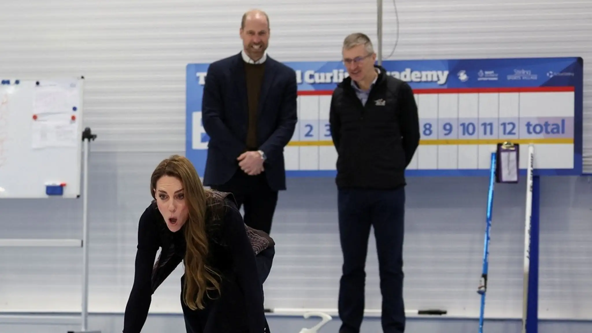 Princ William a princezná Kate si zahrali curling
