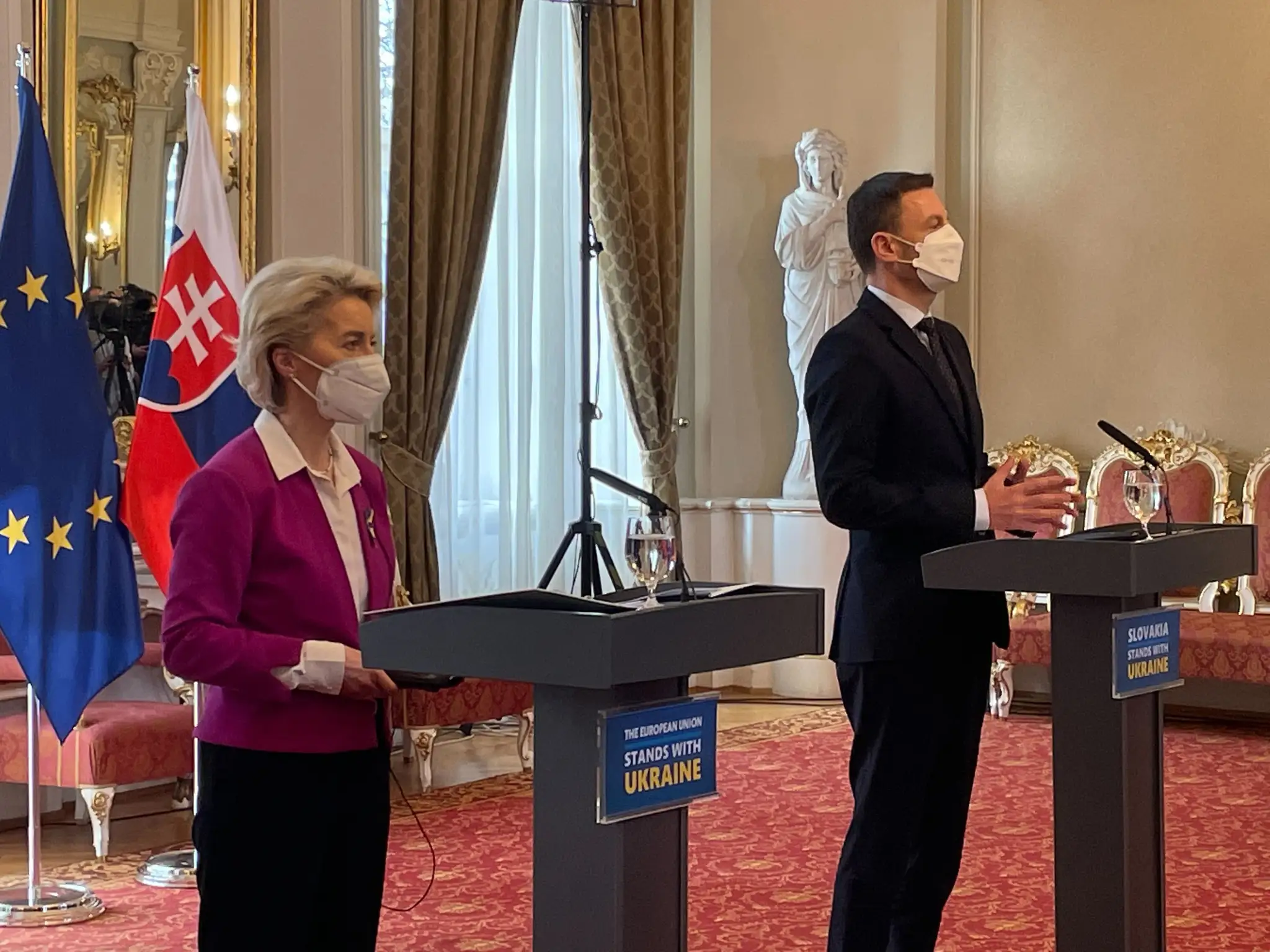 Predsedníčka Európskej komisie Ursula von der Leyenová a premiér Eduard Heger.