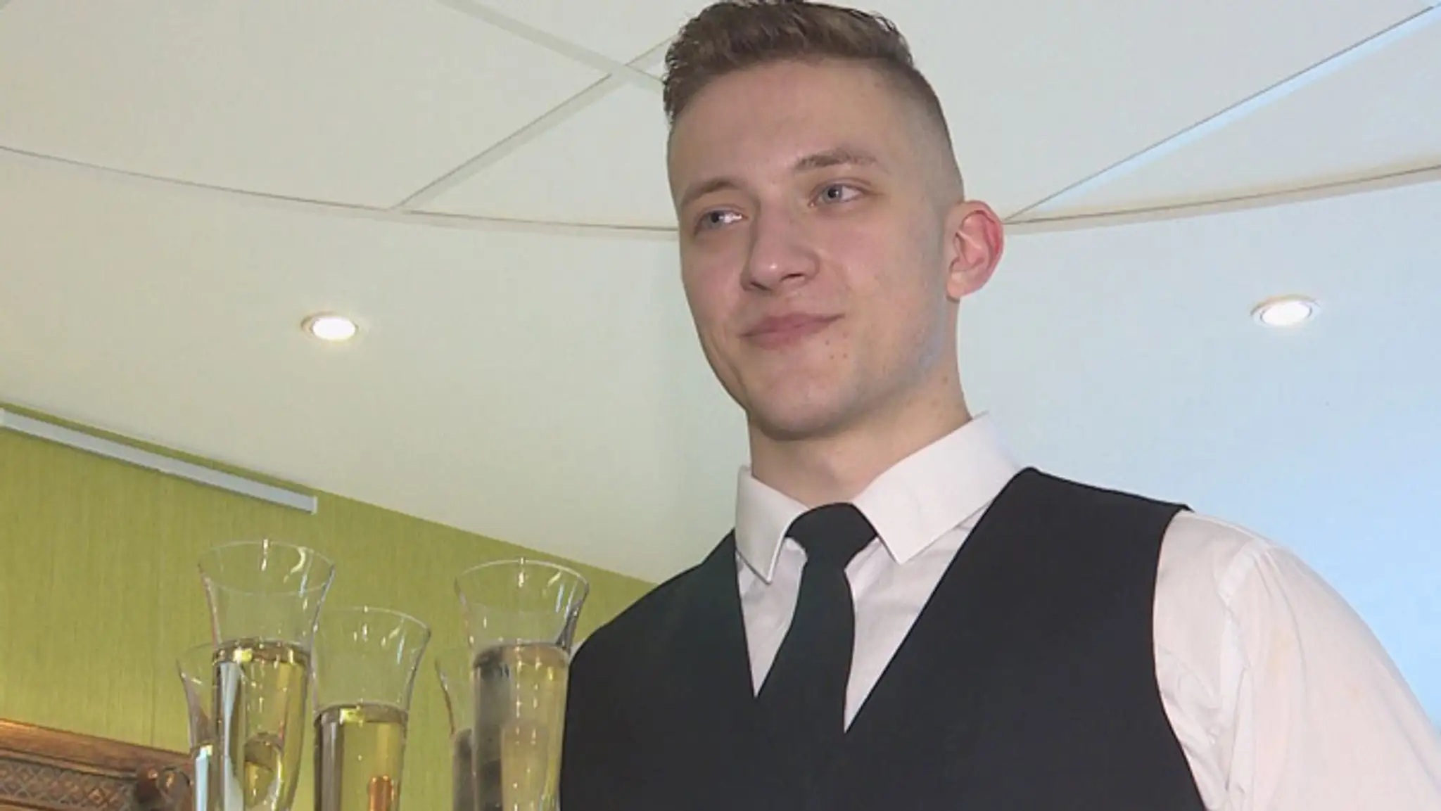 Marián Žonda obsluhoval britskú kráľovnú Alžbetu II.