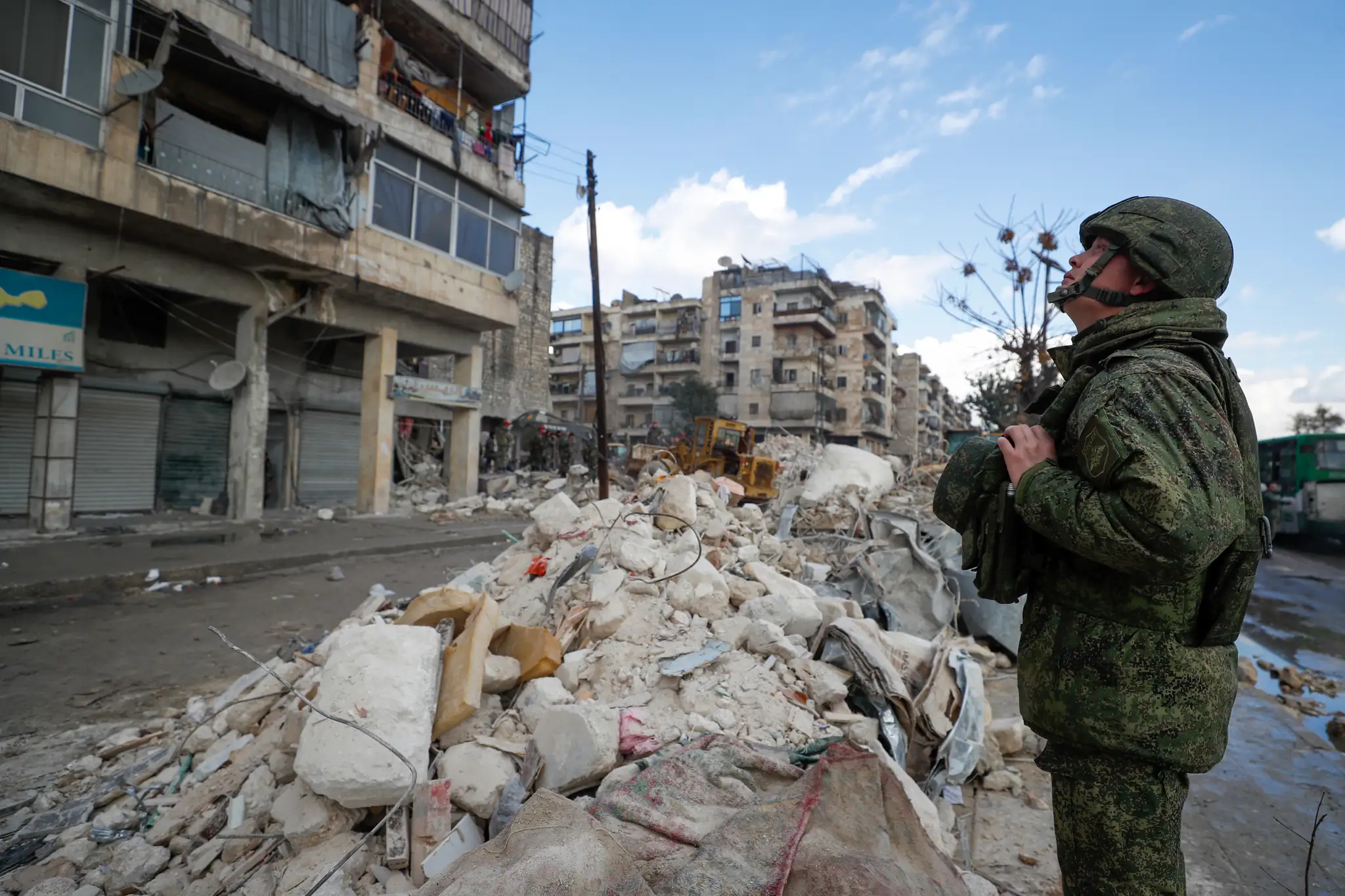 Následky ničivého zemetrasenia v sýrskom meste Aleppo.
