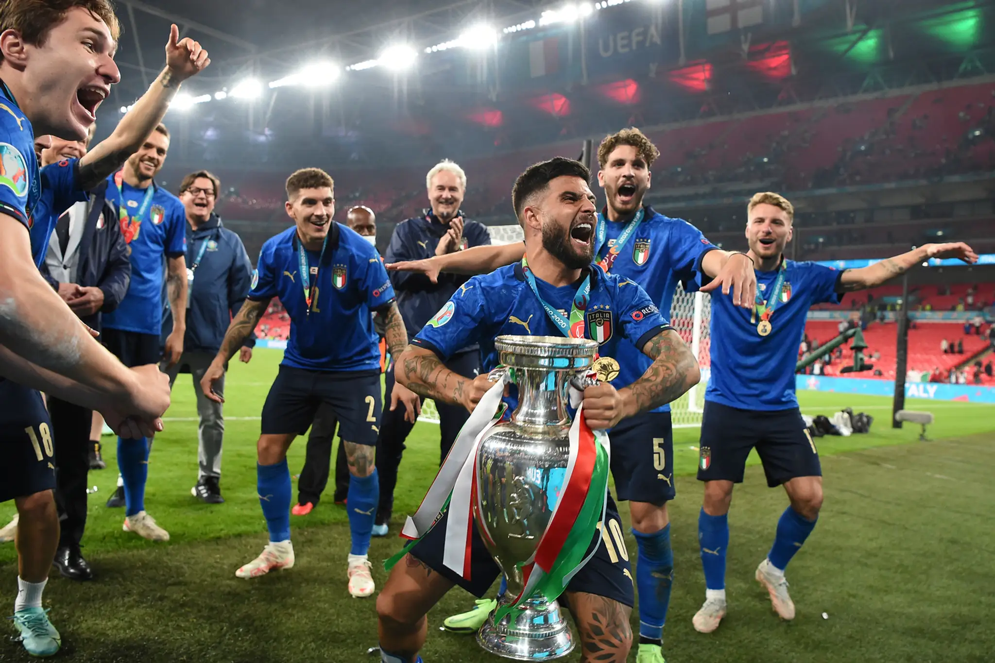 Taliani oslavujú triumf na ME 2020.