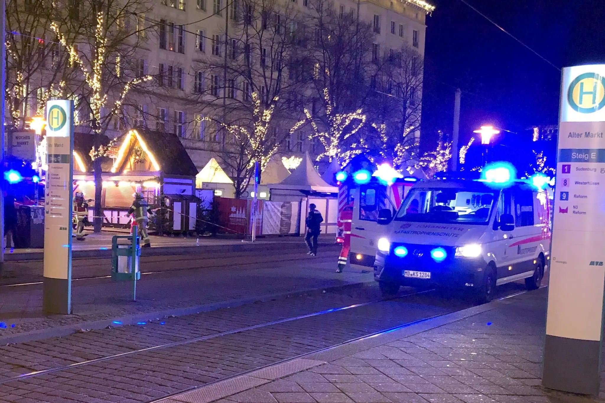 Auto vrazilo do ľudí na vianočných trhoch v Magdeburgu.