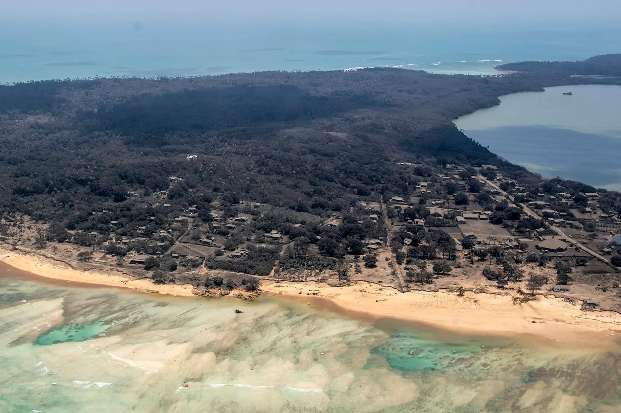 Tonga po erupcii sopky.