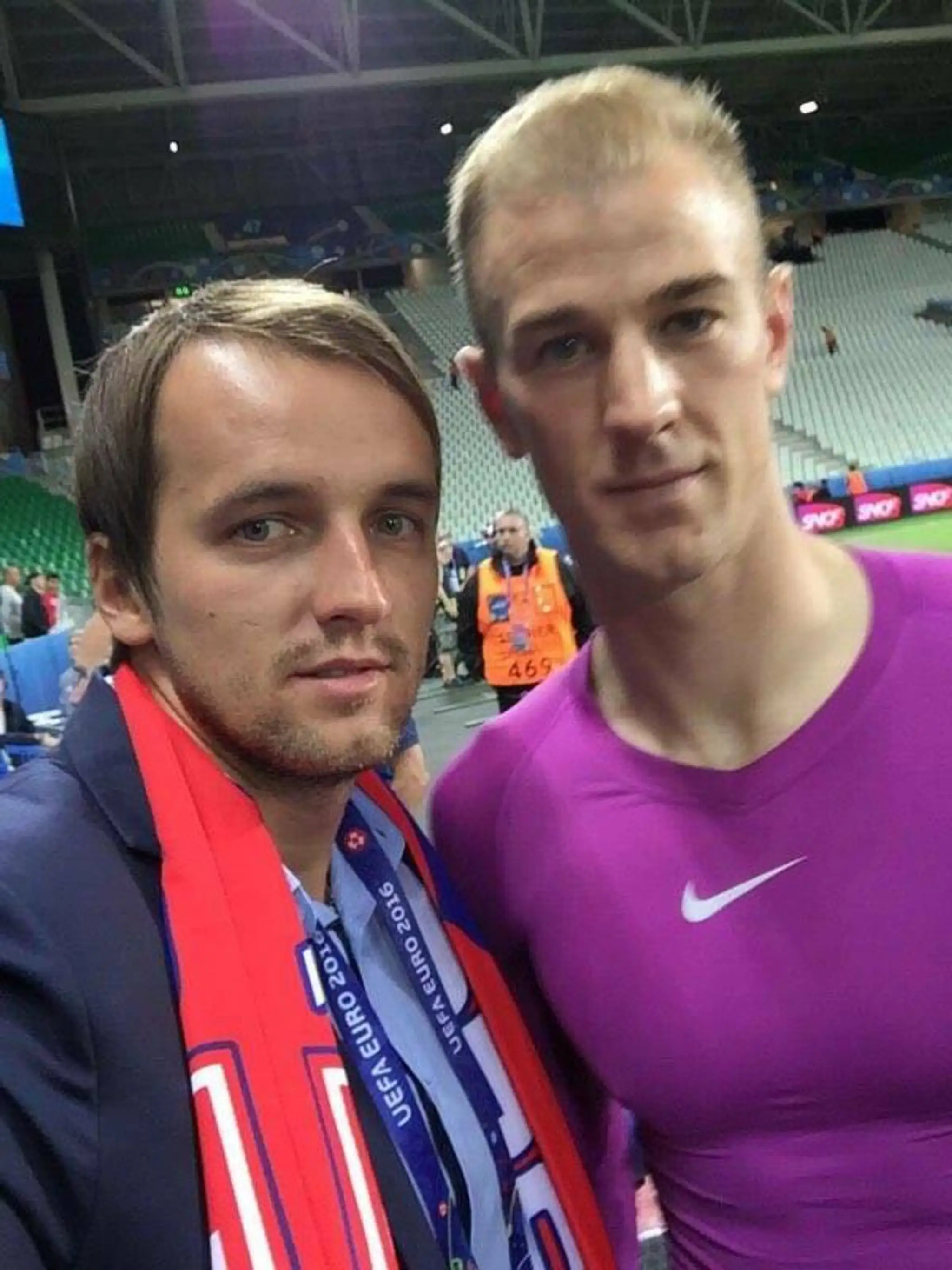 Milan Ondruš a Joe Hart po zápase s Anglickom