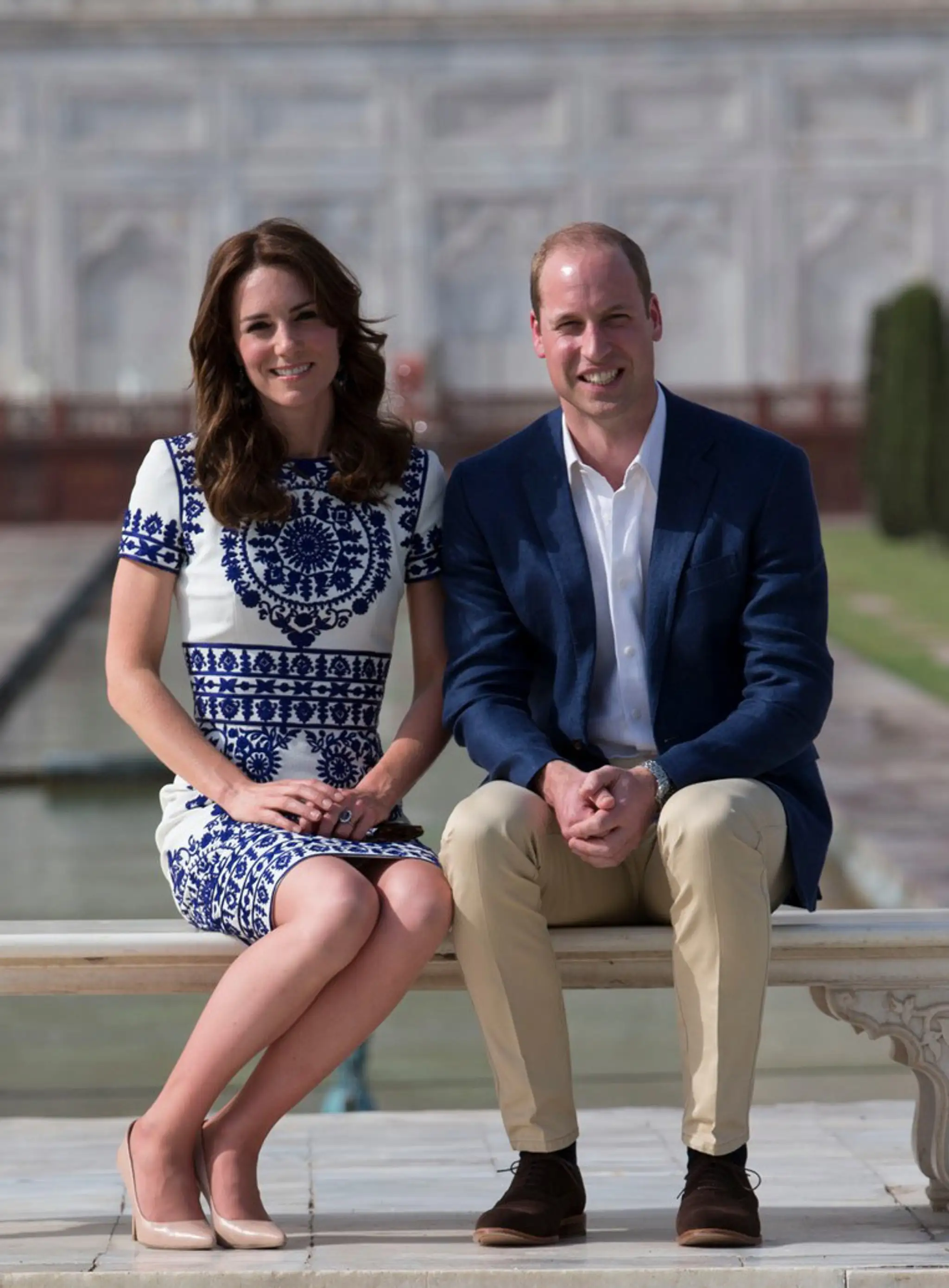 Princ William a vojvodkyňa Kate pri návšteve Tádž Mahal pózovala úplne rovnako na mramorovej lavičke ako princezná Diana pred dv