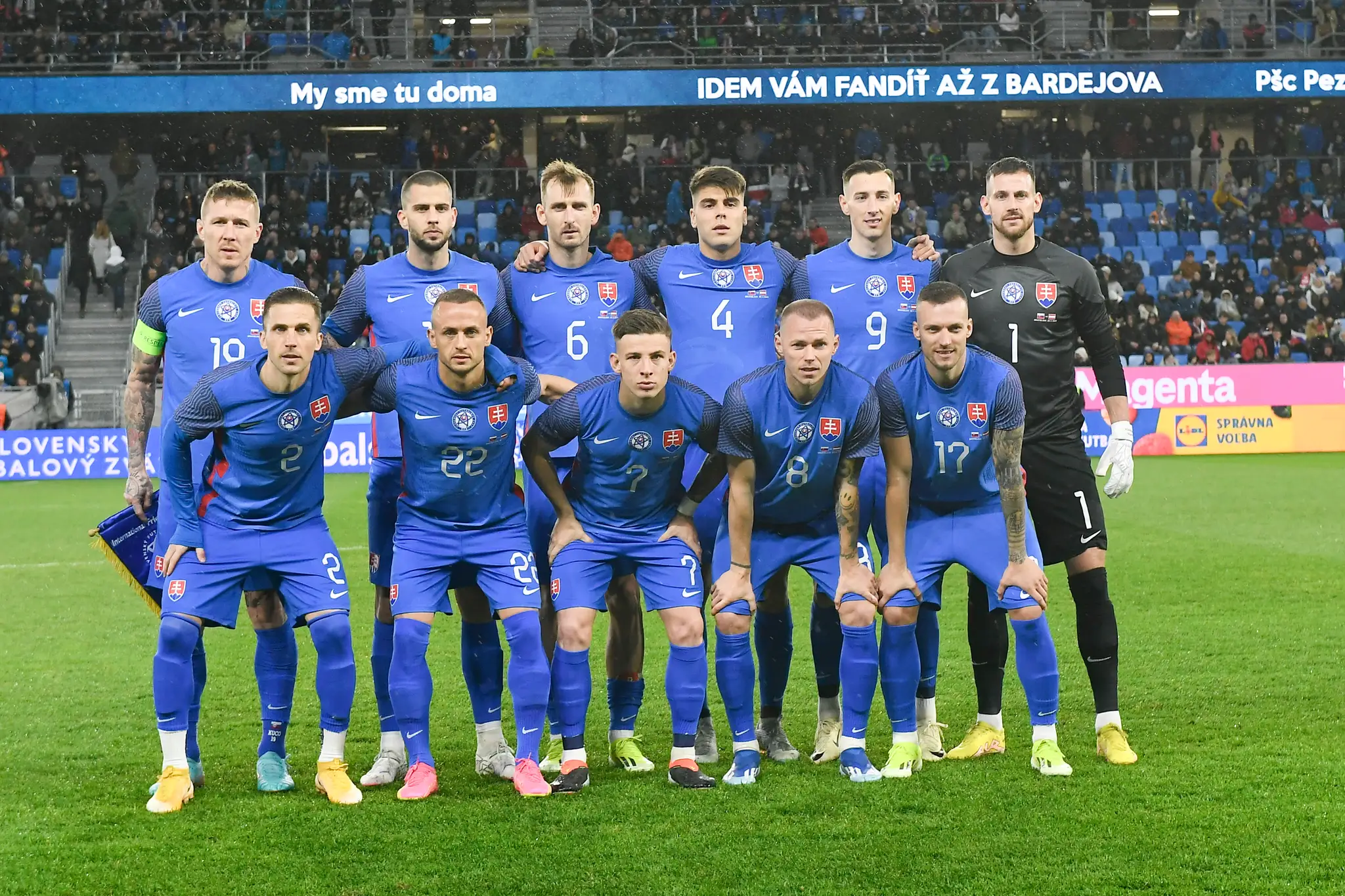 slovenský futbalový tím pred začiatkom prípravného futbalového zápasu