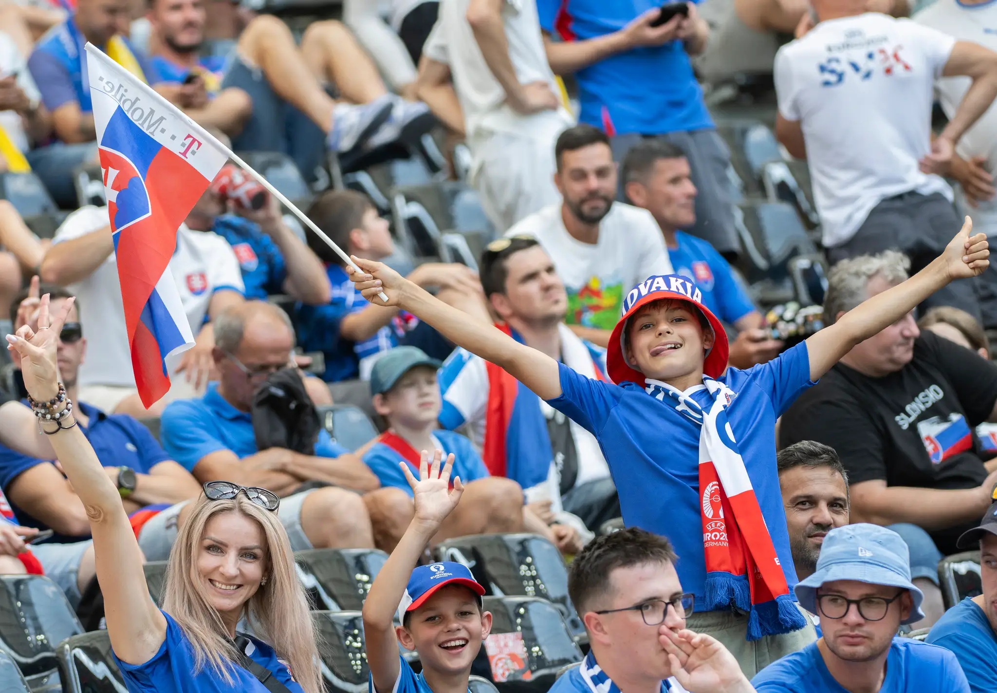 Slovenskí fanúšikovia pred zápasom na ME 2024 proti Rumunsku.