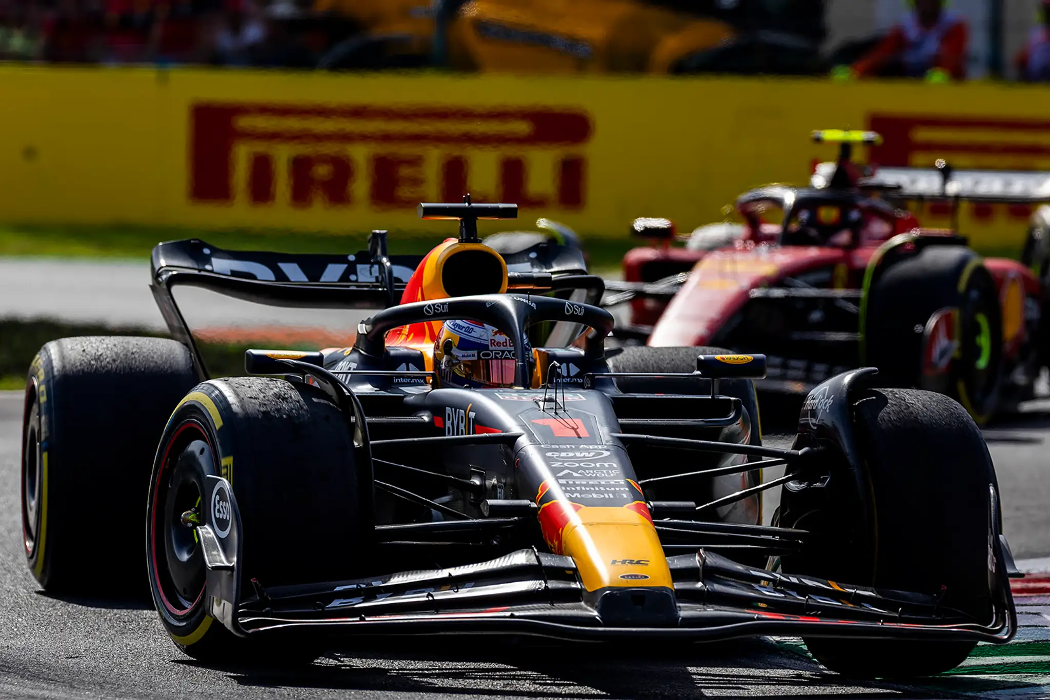 Max Verstappen ovládol desiate preteky za sebou.