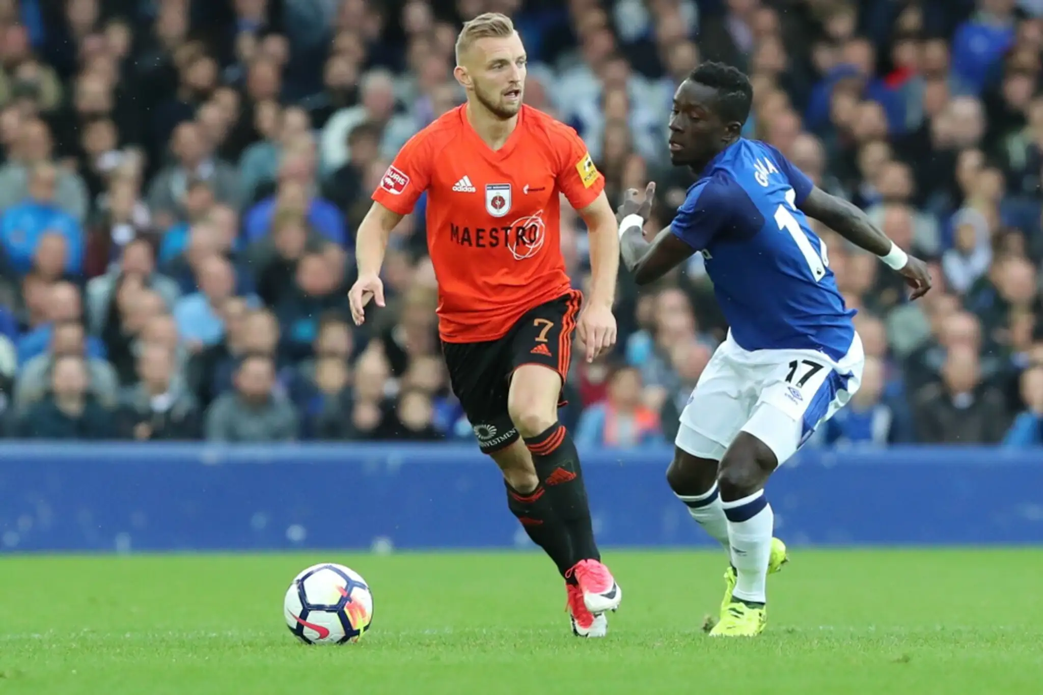 Na snímke Peter Gál-Anderzly (Ružomberok) a Idrissa Gana Gueye z Evertonu v predkole EL.