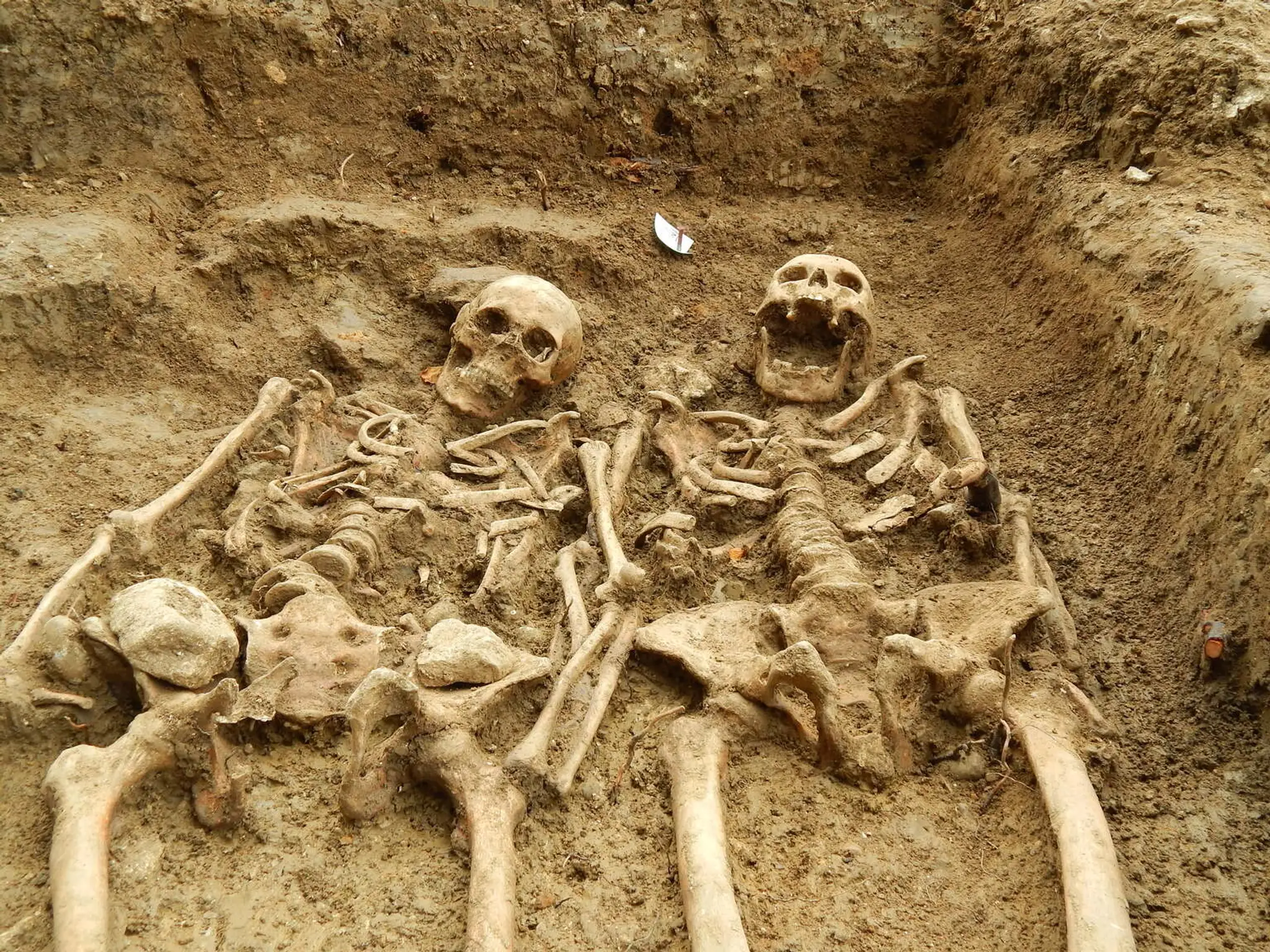 Zamilovaný pár našli archeológovia.