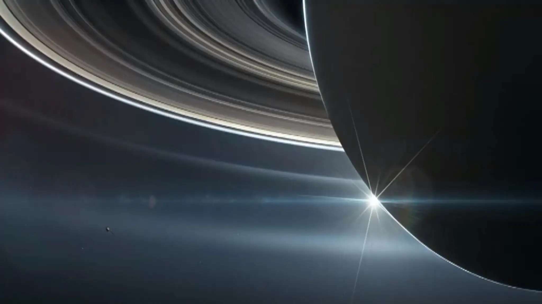 Život pri planéte Saturn.