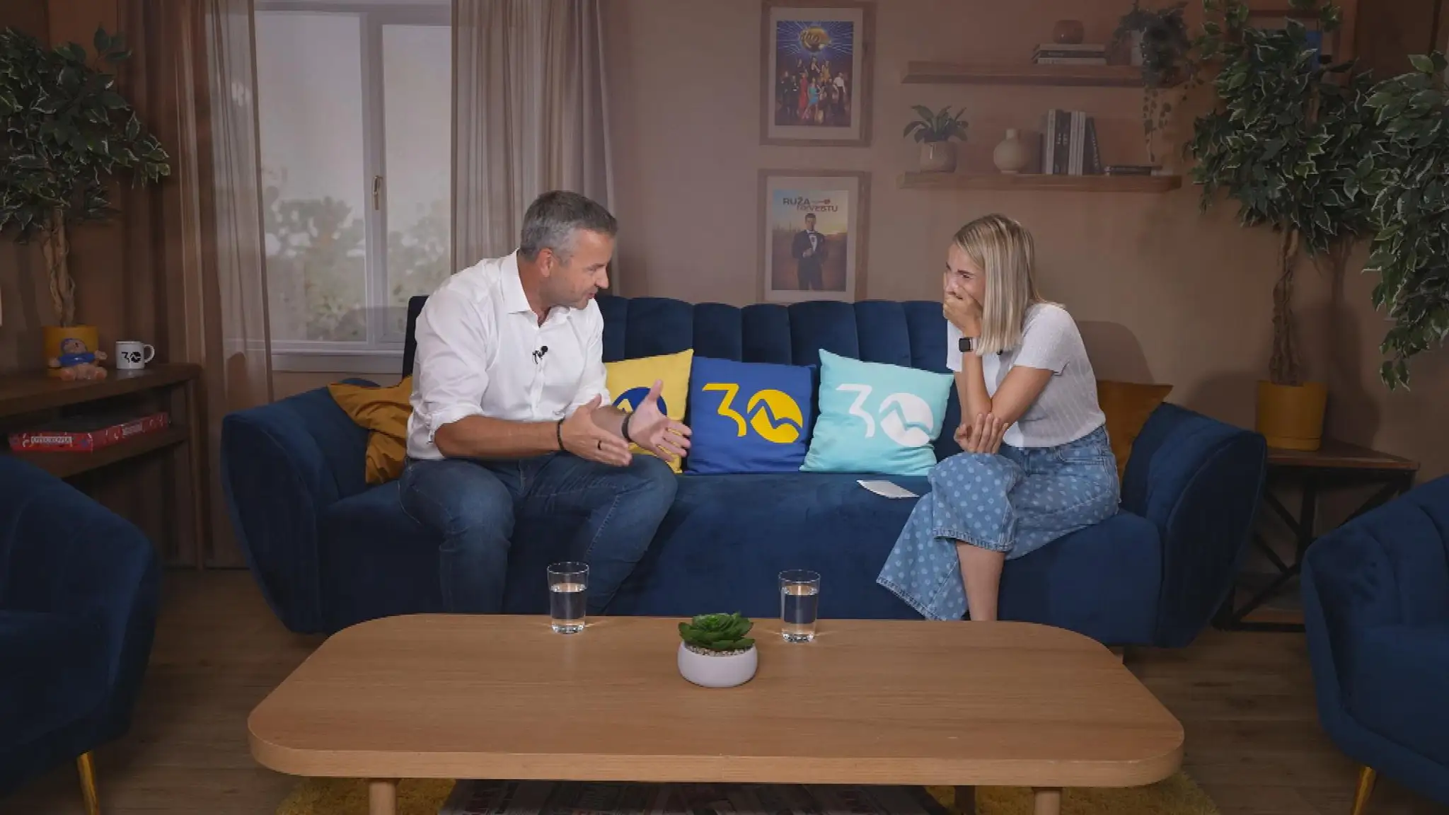 Peter Gažík v markizáckej obývačke