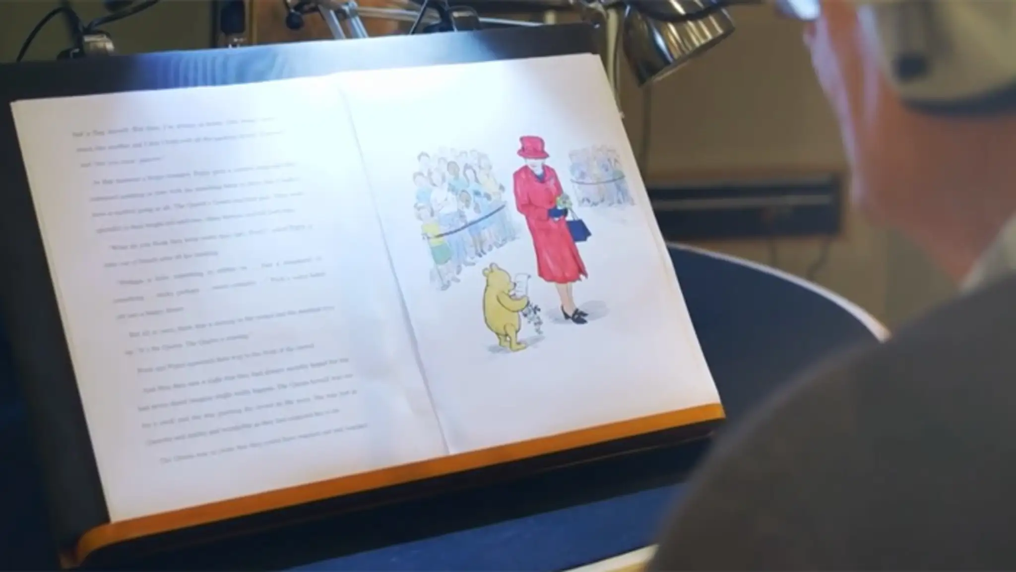 Pri príležitosti 90. narodenín Alžbety II. sa objavilo pokračovanie Macka Pu.