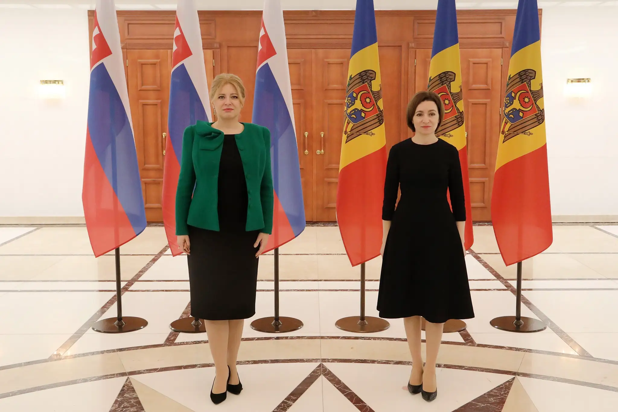 Moldavská prezidentka Maia Sanduová so slovenskou prezidentkou Zuzanou Čaputovou.