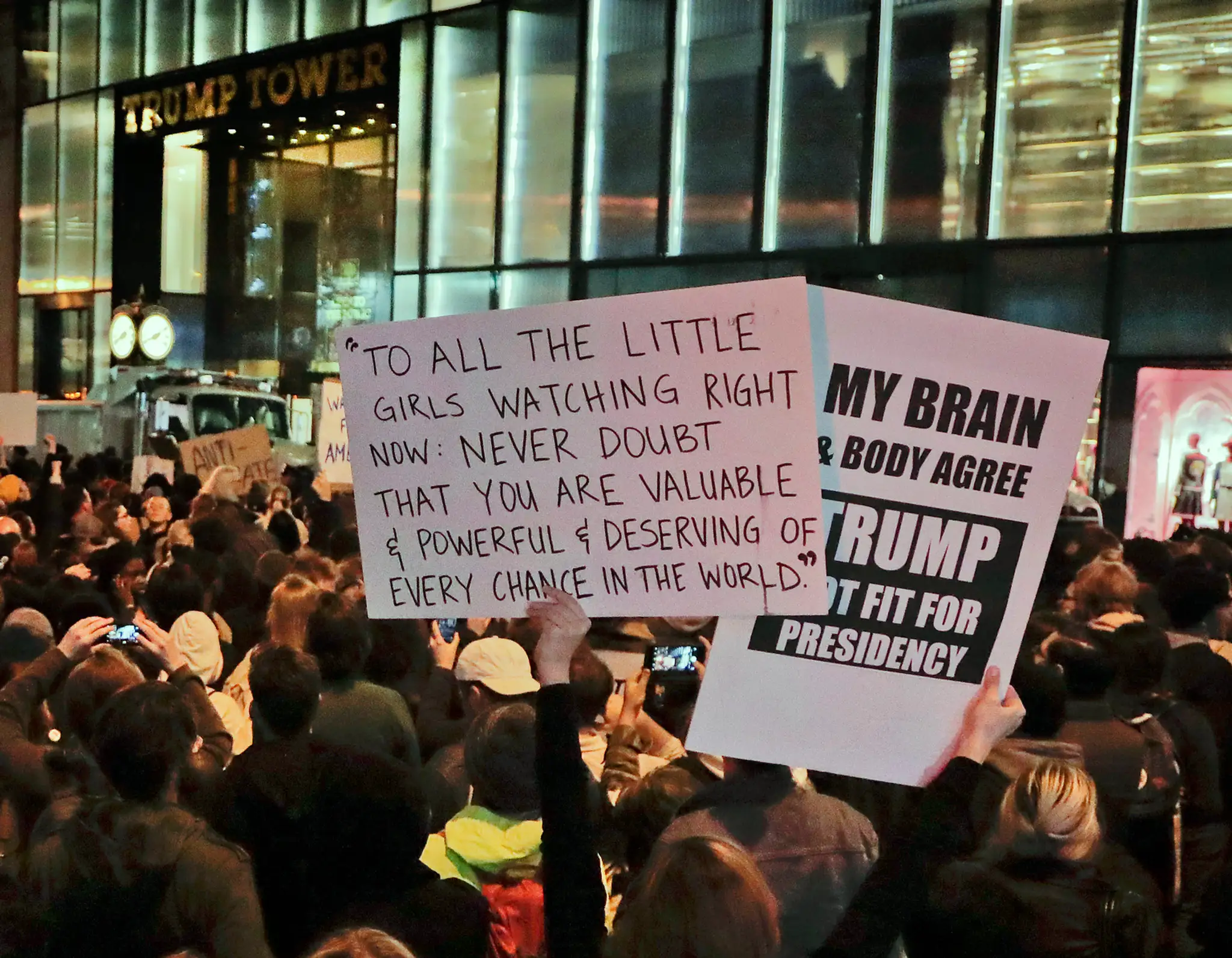 Tisícky protestujúcich obyvateľov vyšli do ulíc