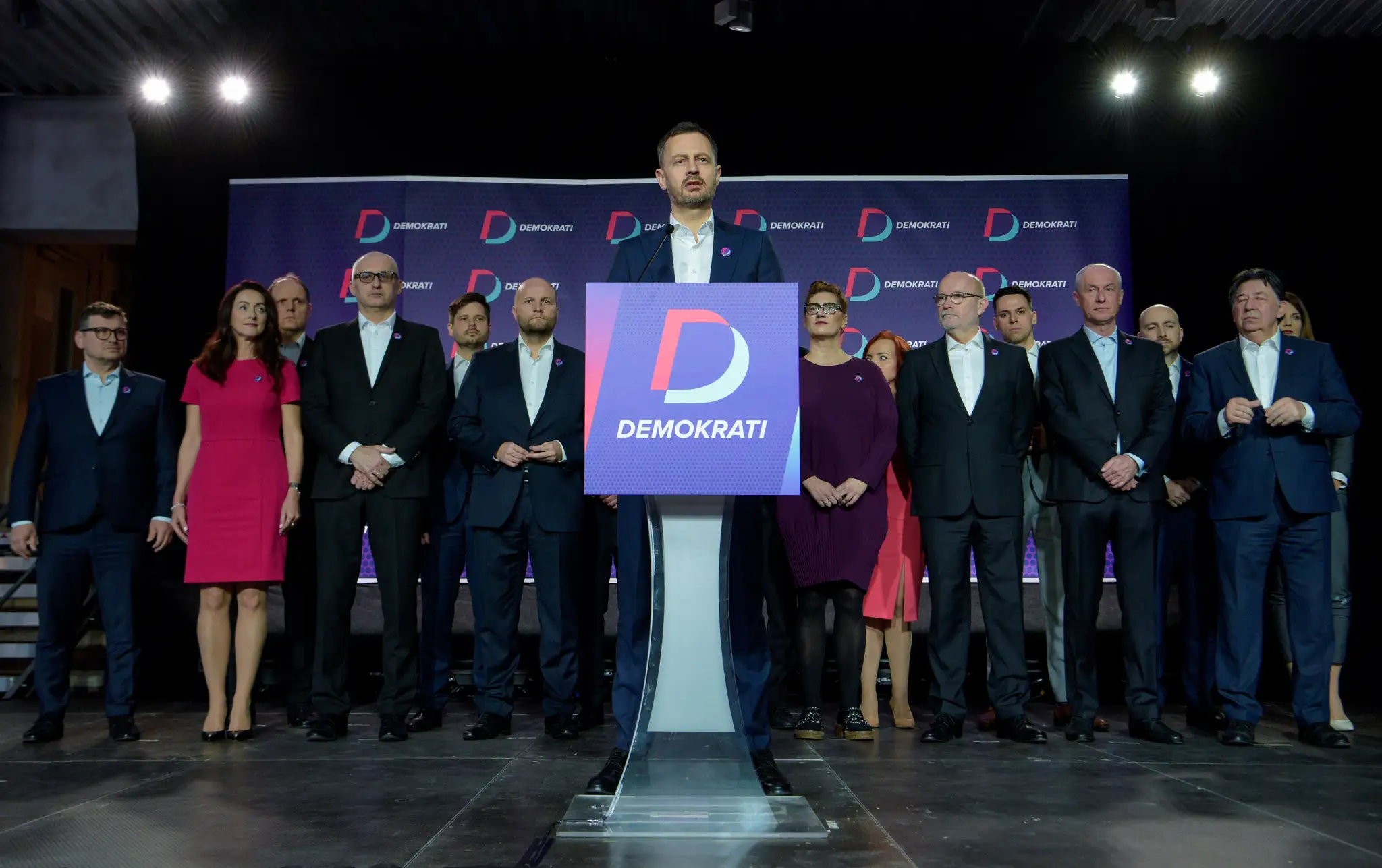 Demokrati na úvodnej tlačovej konferencii.
