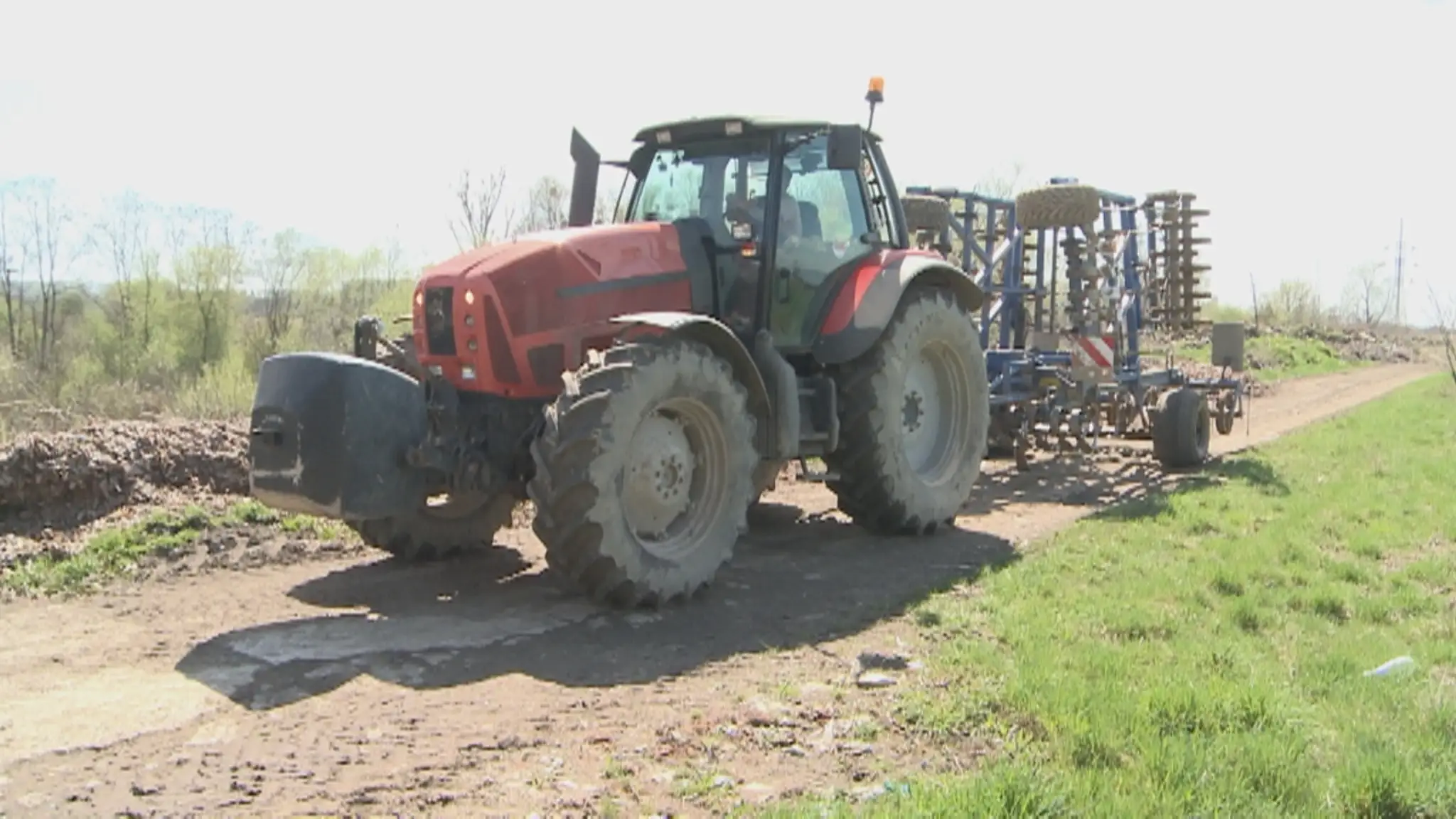 Farmári sa sporia, jeden robí druhému napriek. 