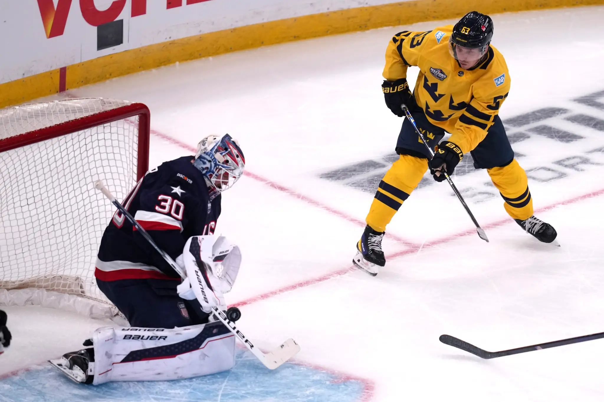 V bránke USA sa predstavil Jake Oettinger.