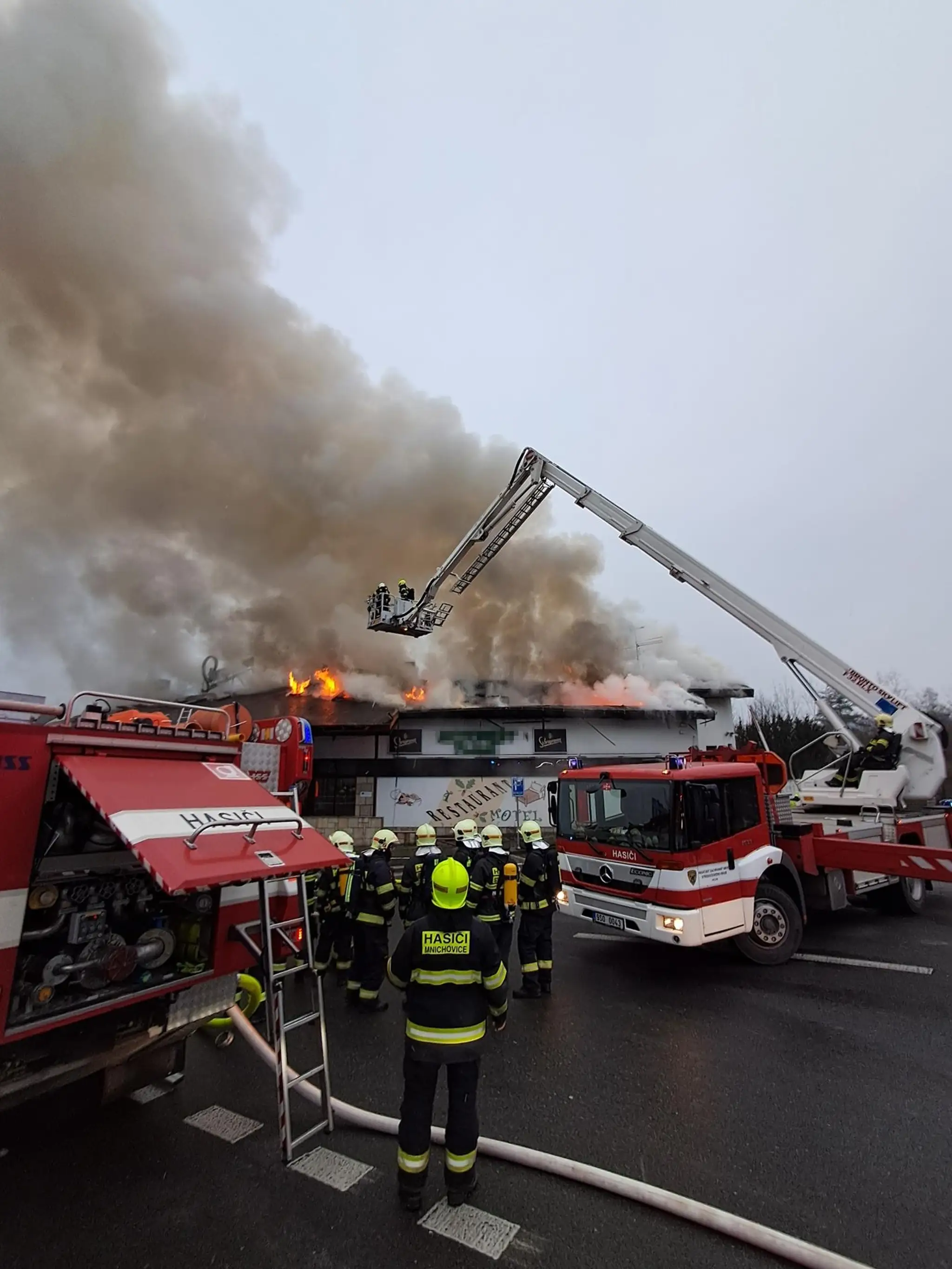 Požiar na diaľnici D1 v Kališti pri Prahe