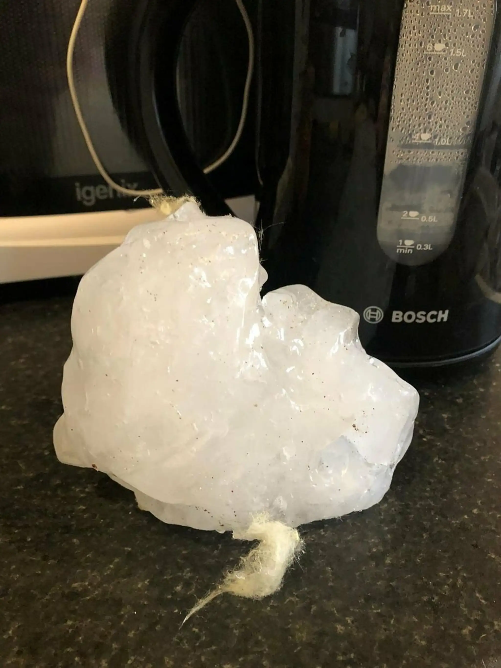 Blok ľadu sa rozpadol na menšie kúsky.