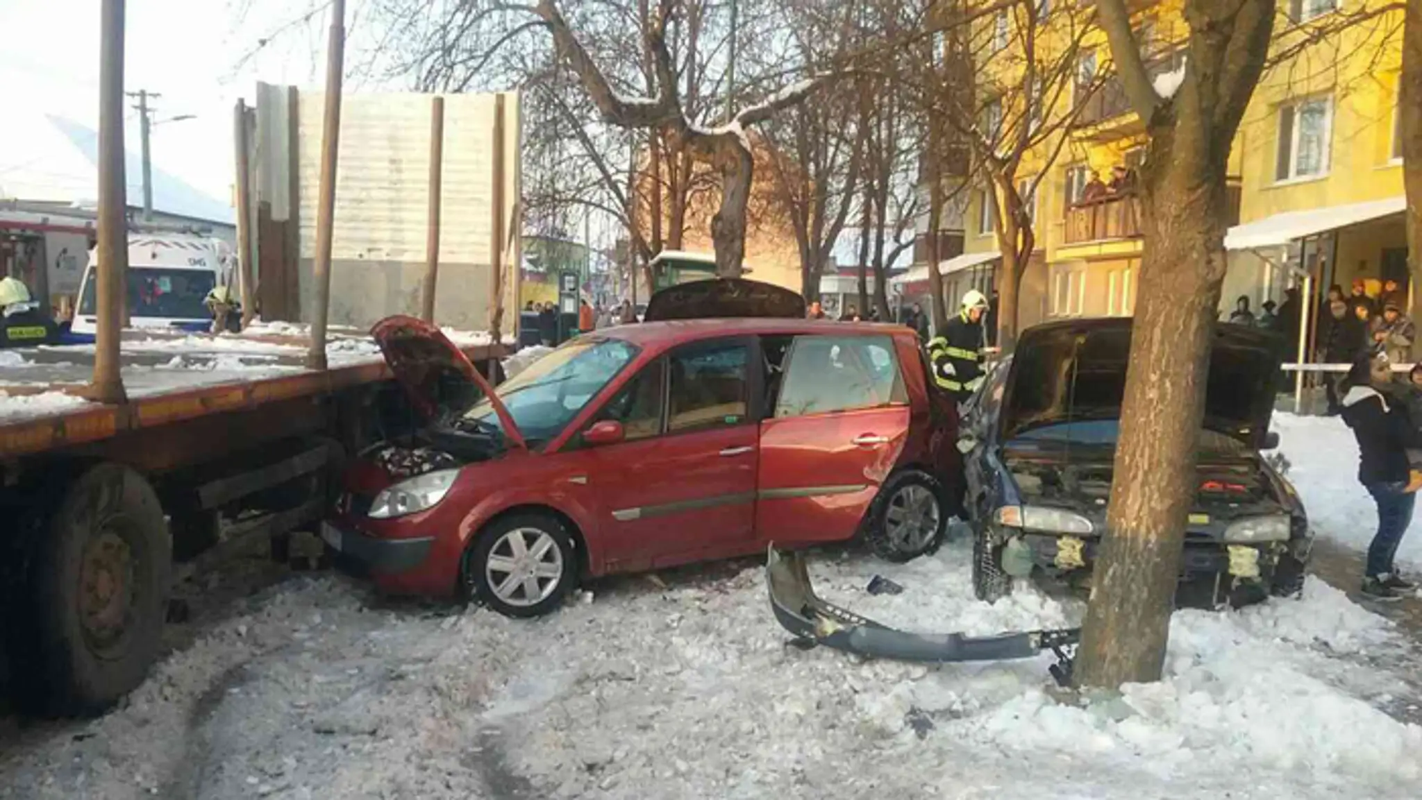 Auto, ktoré skončilo v kamióne