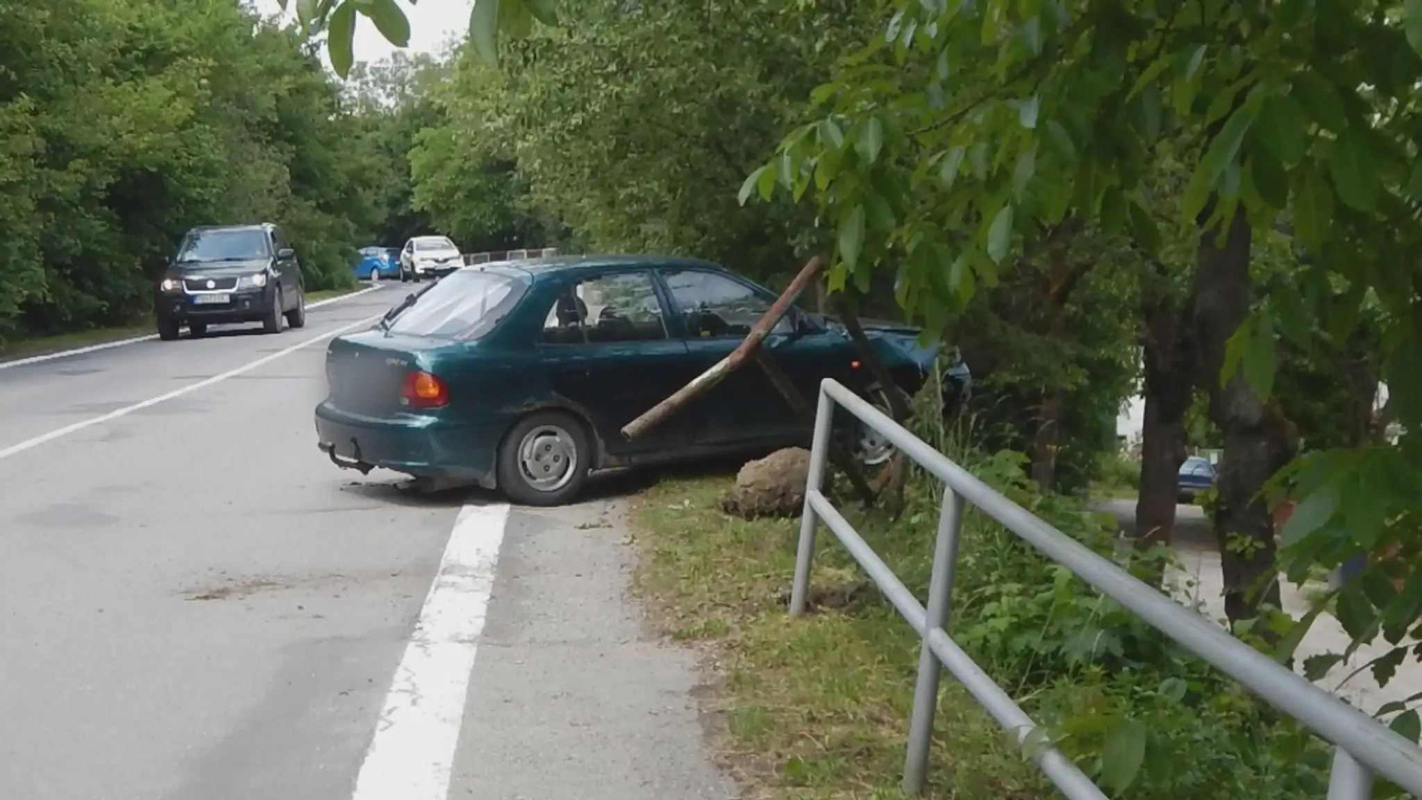 Opitý mladík havaroval cestou na maturitu