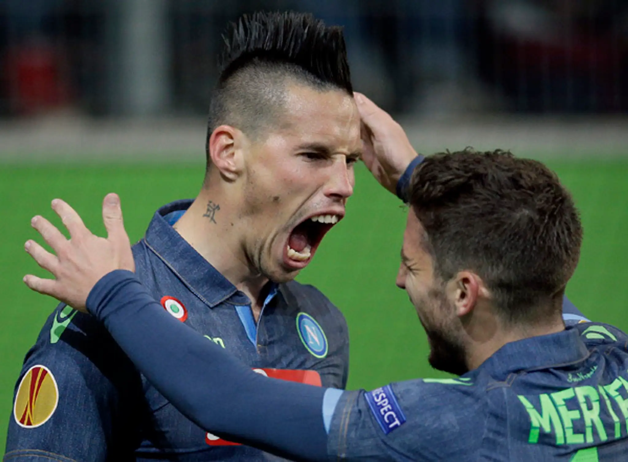 Marek Hamšík (SSC Neapol) sa raduje so spoluhráčom Driesom Mertensom.
