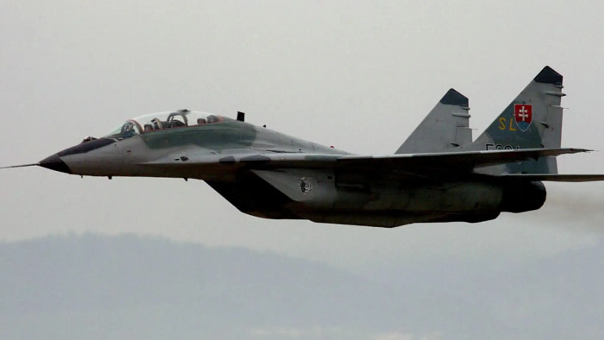 Dve modernizované bojové lietadlá MiG-29, z výzbroje slovenskej armády.