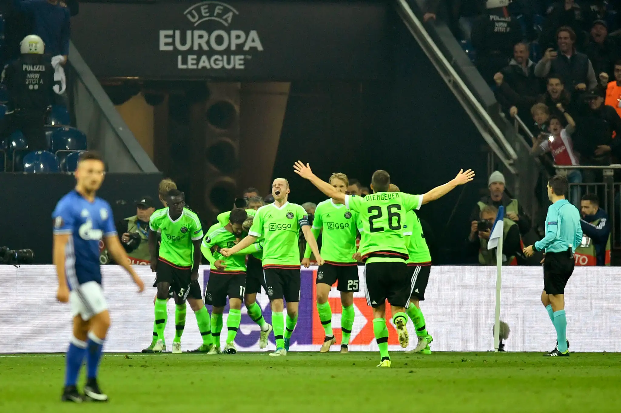 Radosť hráčov Ajaxu z postupu do semifinále EL.