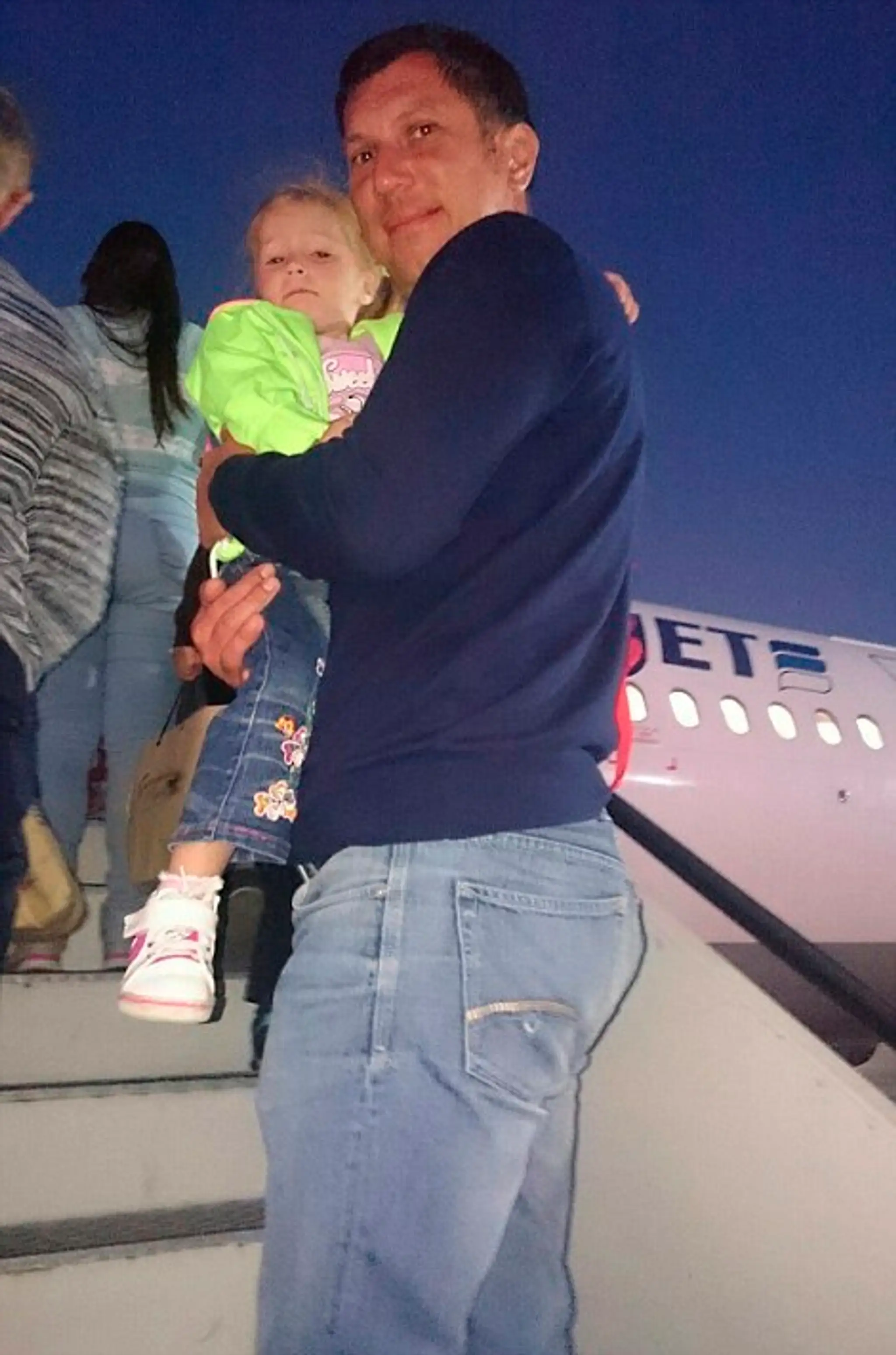 Obete pádu ruského airbusu: Juri Šejn (†28) s dcérkou Anastasiou (†3)