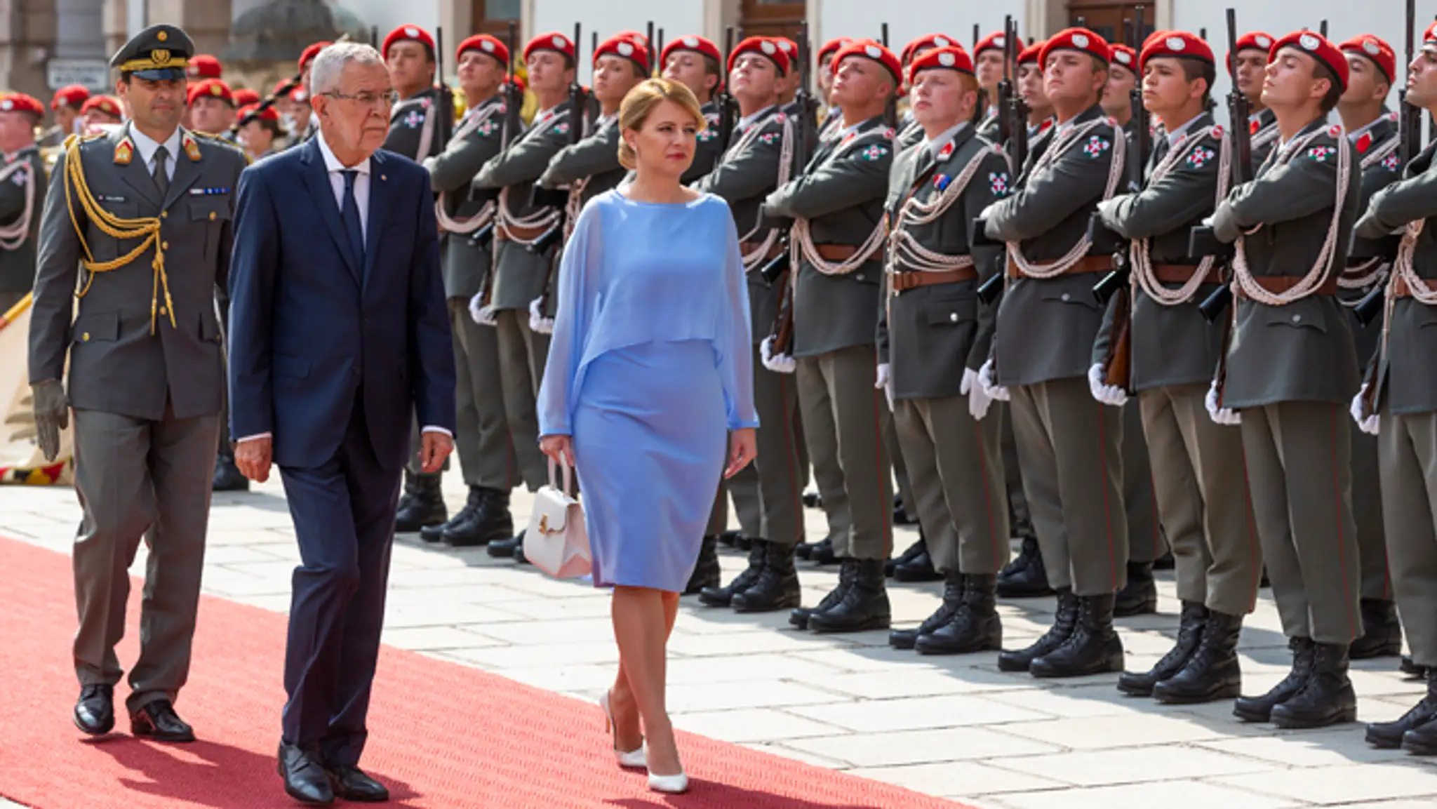 Prezidentka Zuzana Čaputová a jej rakúsky partner Alexander Van der Bellen počas rozhovoru v Hofburgu