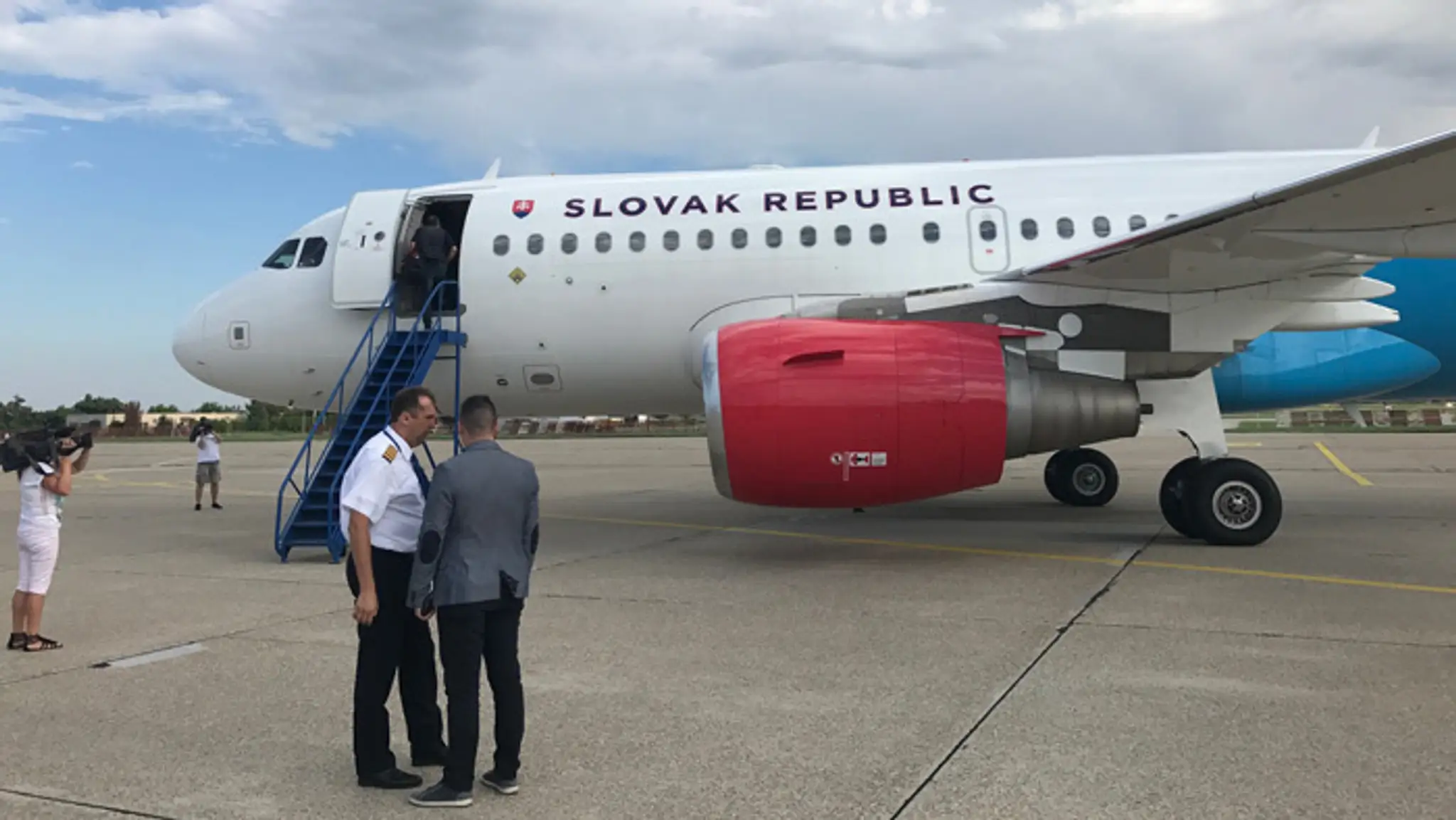 Vládny špeciál pred odletom do Albánska, kde vyzdvihne uviaznutých turistov.