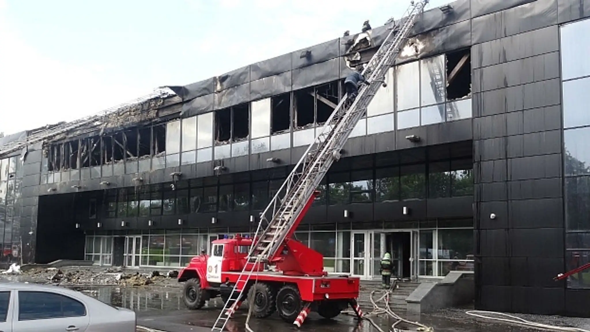 Družba aréna v Donbase po útoku ozbrojených zlodejov.