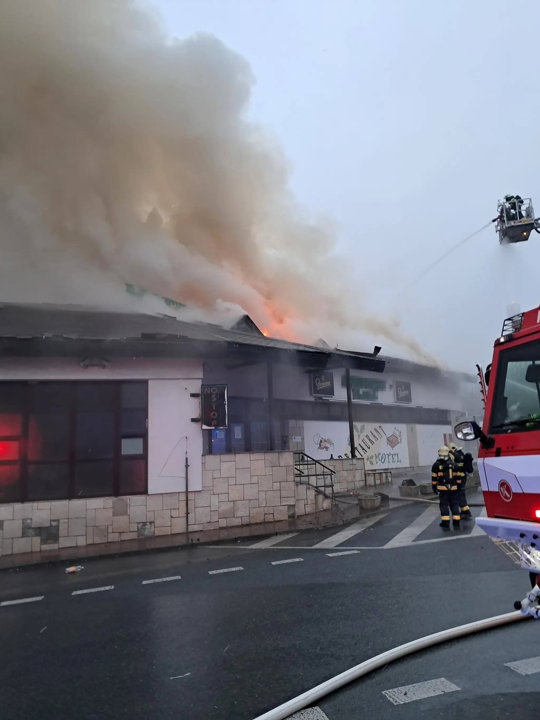 Požiar na diaľnici D1 v Kališti pri Prahe