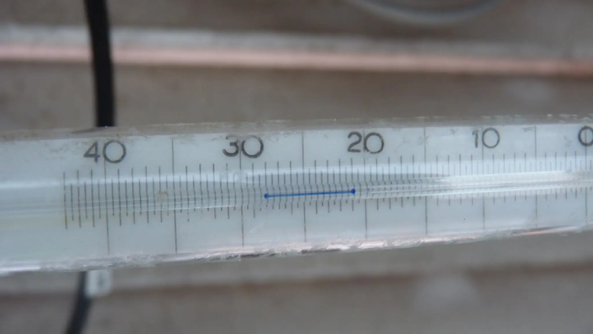 Nadzemný teplomer v Meteorologickej stanici v Gánovciach pri Poprade.