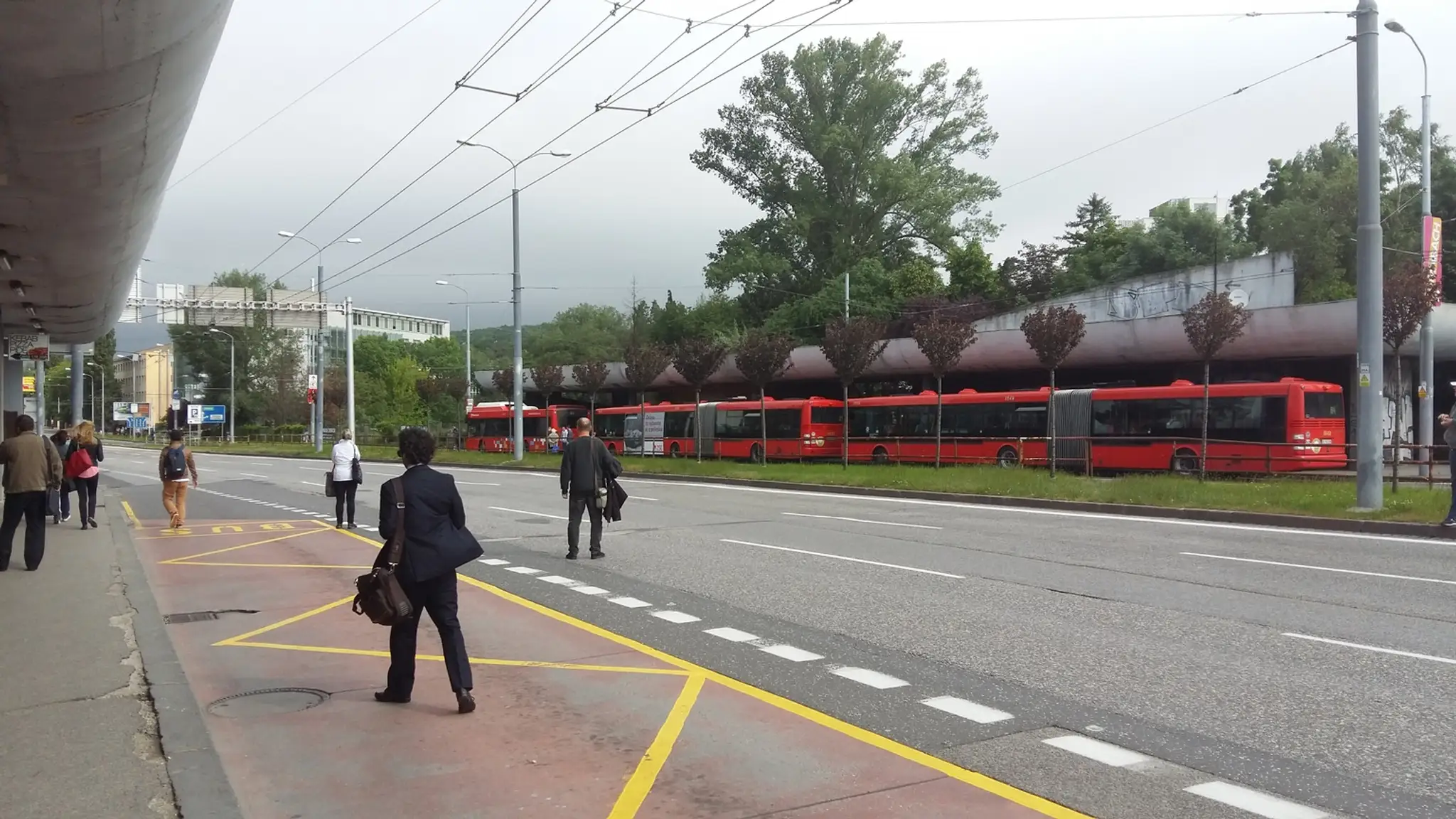 Na Lamačskej ceste pri Patrónke uniká plyn, dopravu riadi polícia.