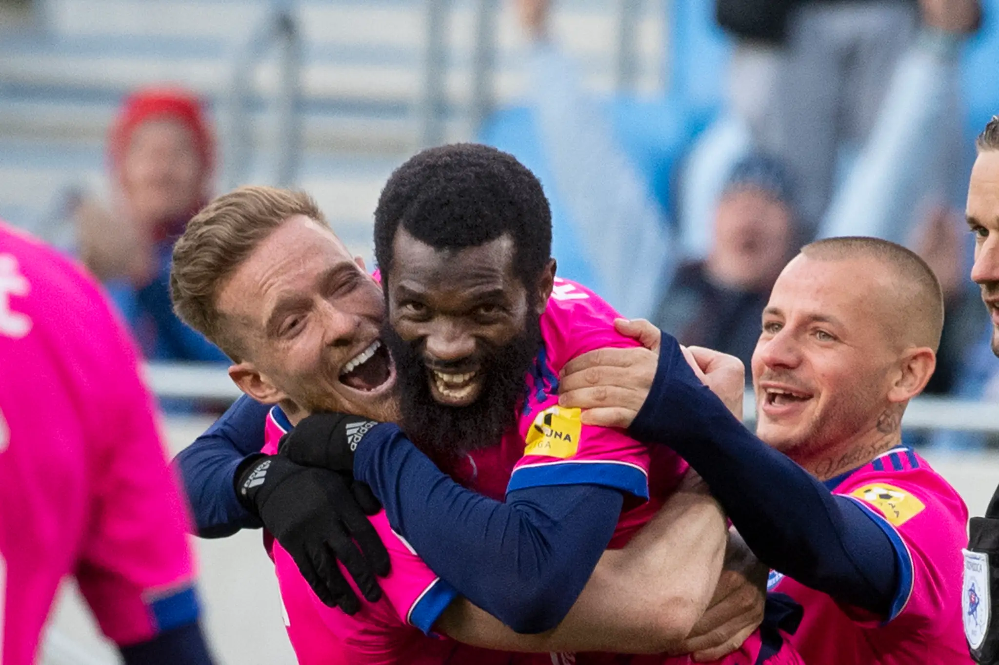Zľava Lucas Lovat, Ibrahim Rabiu a Vladimír Weiss (všetci Slovan) sa tešia z gólu proti Dunajskej Strede.