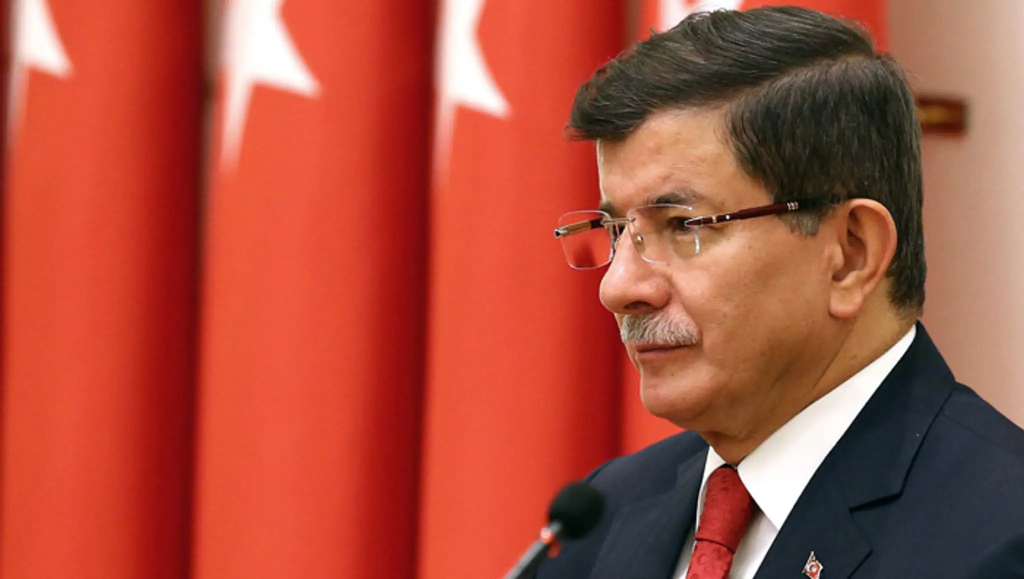 Turecký premiér Ahmet Davutoglu.
