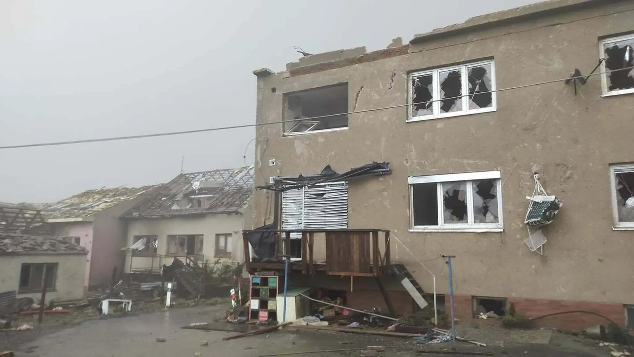 Škody po tornáde v okrese Hodonín v Česku